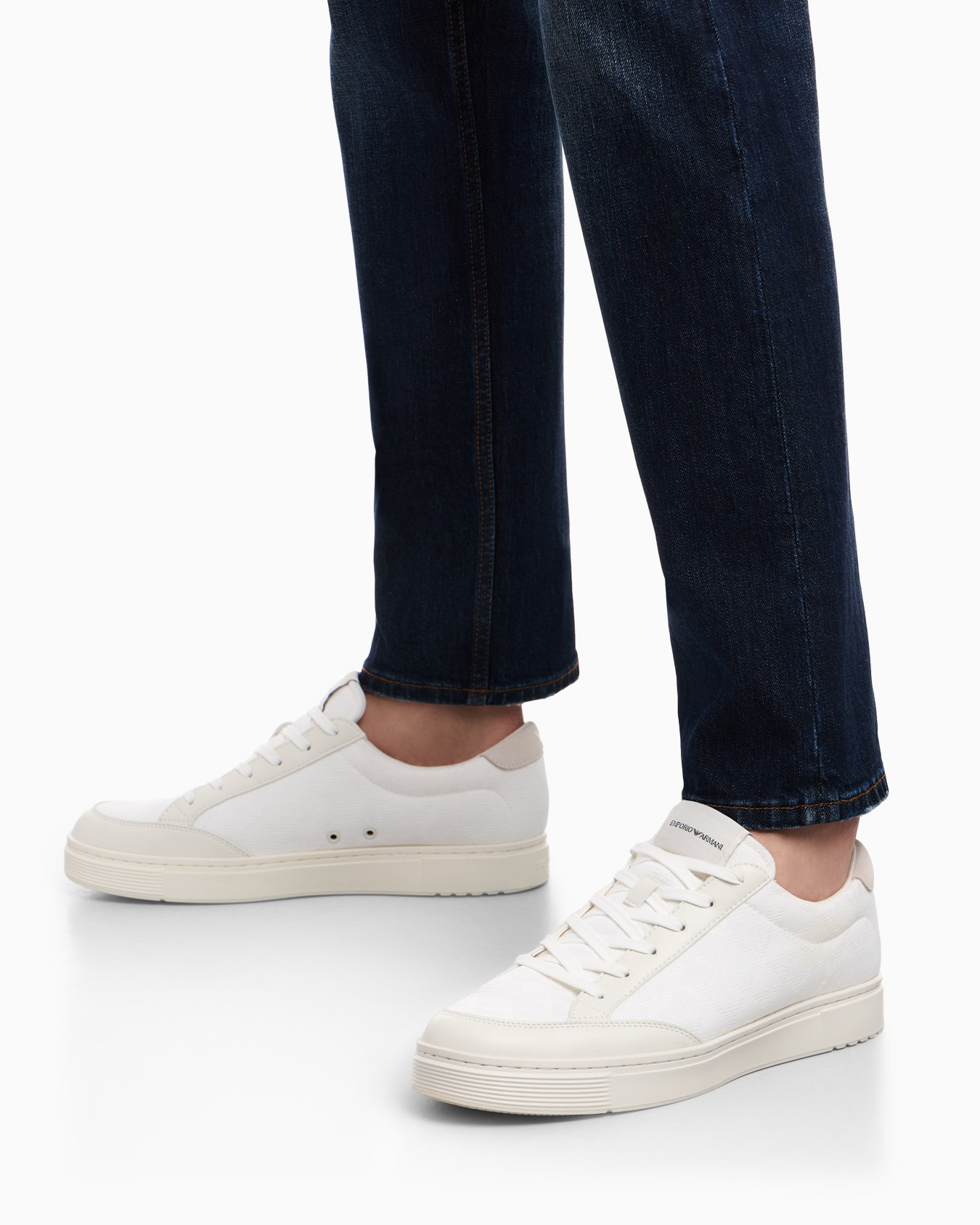 Emporio Armani Emporıo Armani Erkek Kalın ve Rahat Tabanlı Nefes Alabilen Tasarımlı Düşük Bilekli Beyaz Sneaker EM004782 AF23199-M0172