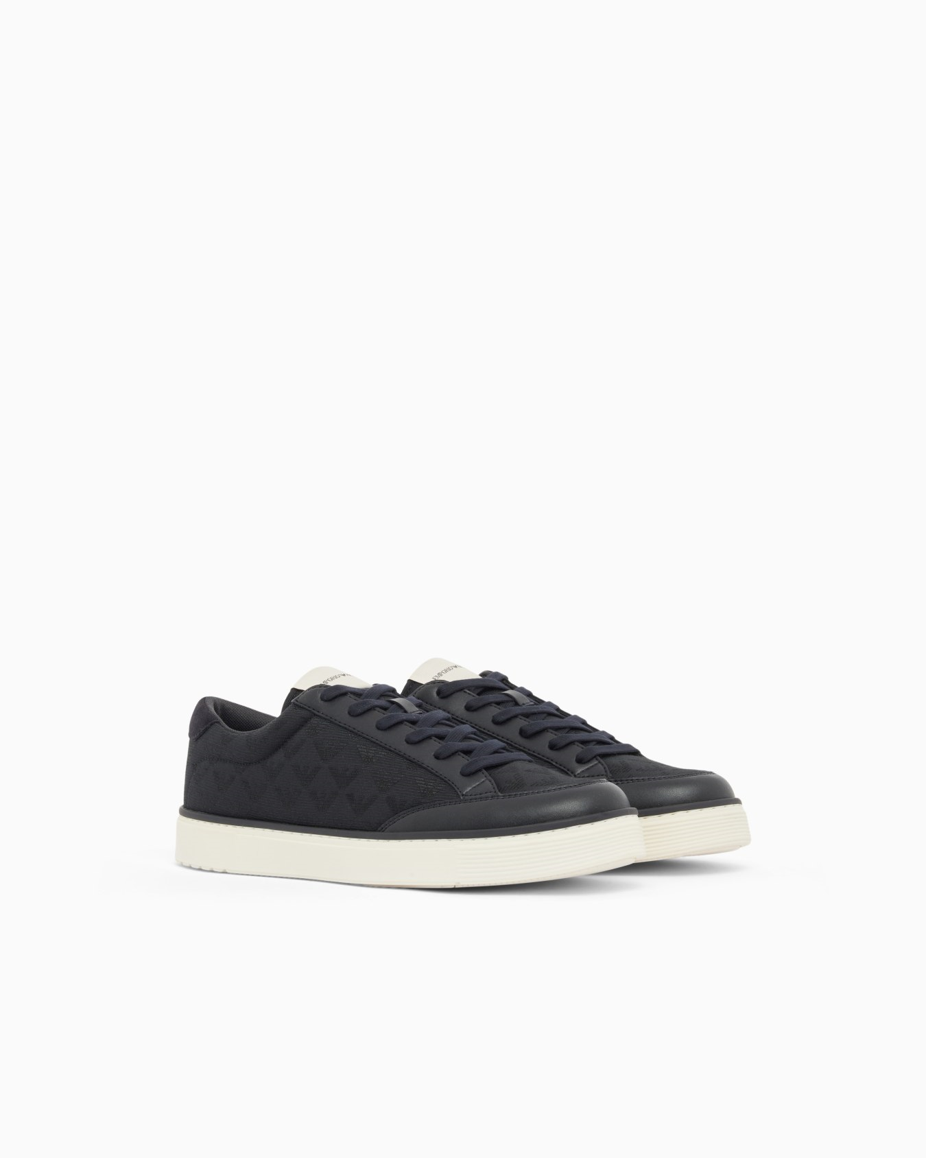 Emporio Armani Emporıo Armani Erkek Kalın ve Rahat Tabanlı Nefes Alabilen Tasarımlı Düşük Bilekli Lacivert Sneaker EM004782 AF23199-MB483