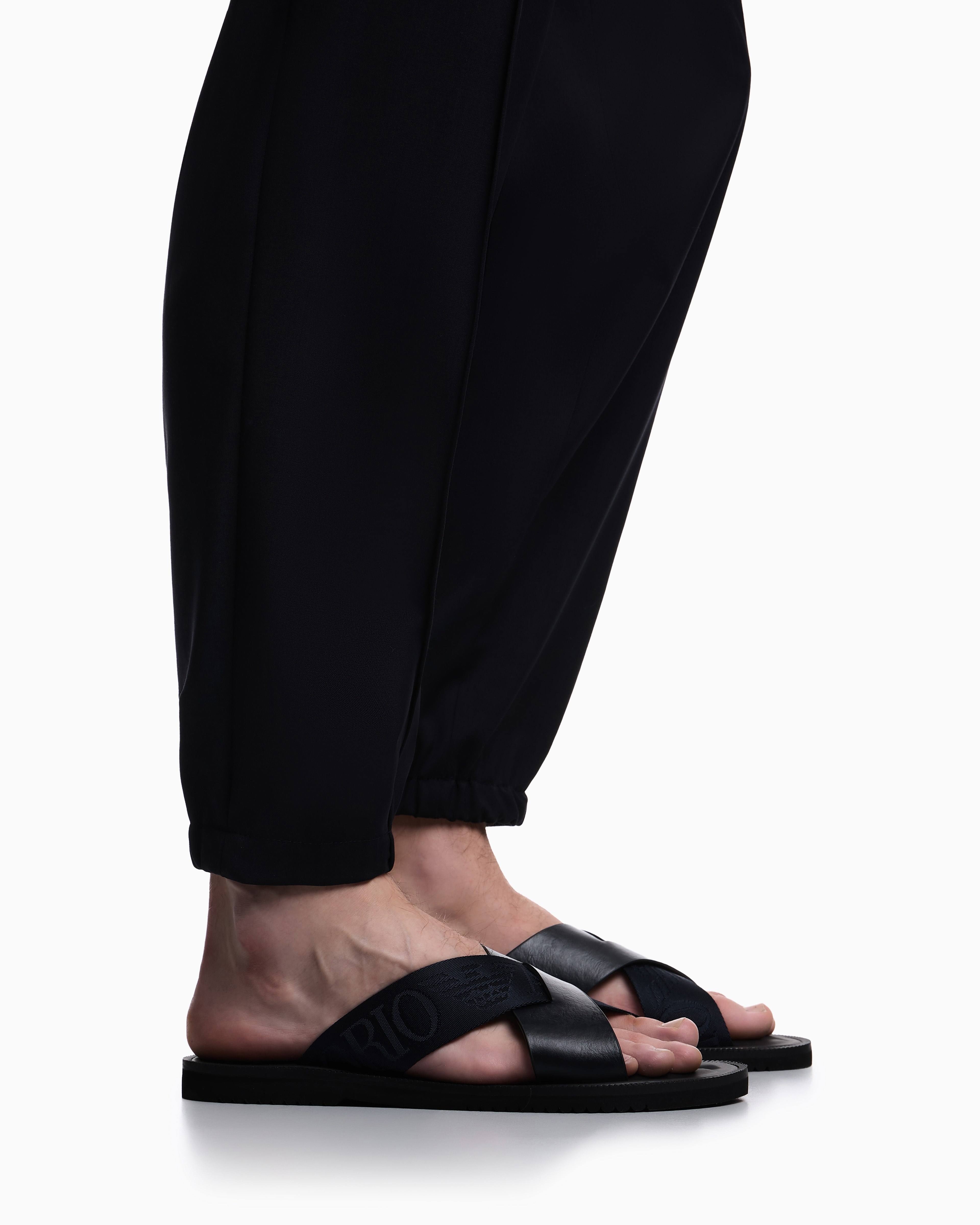 Emporio Armani Emporıo Armani Erkek Logolu Çapraz Bantlı Deri Lacivert Terlik X4P124 XN787-MB007