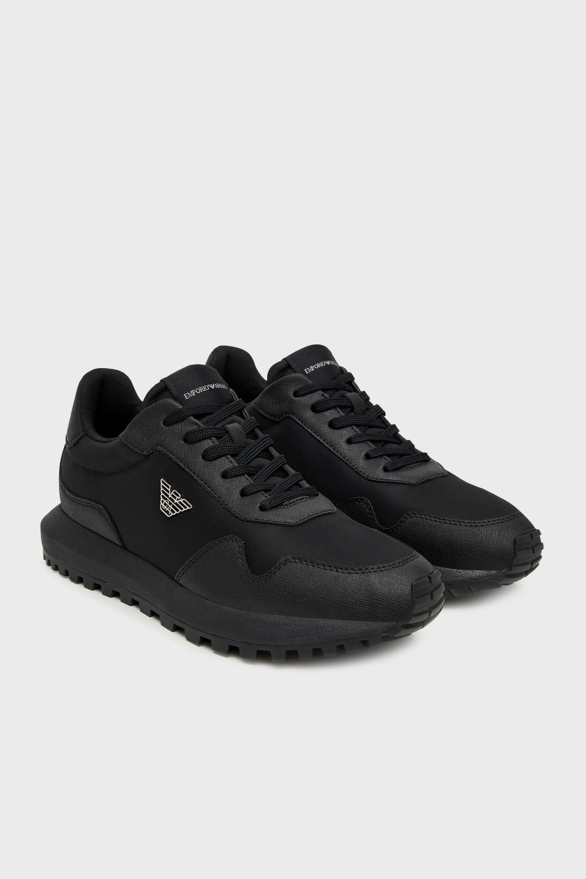 Emporio Armani Emporıo Armani Erkek Metalik Kartal Logolu Düşük Bilekli Nefes Alabilir Ön Yüzeyli Ortopedik Taban Siyah Sneaker EM003738 AF19532-MC005
