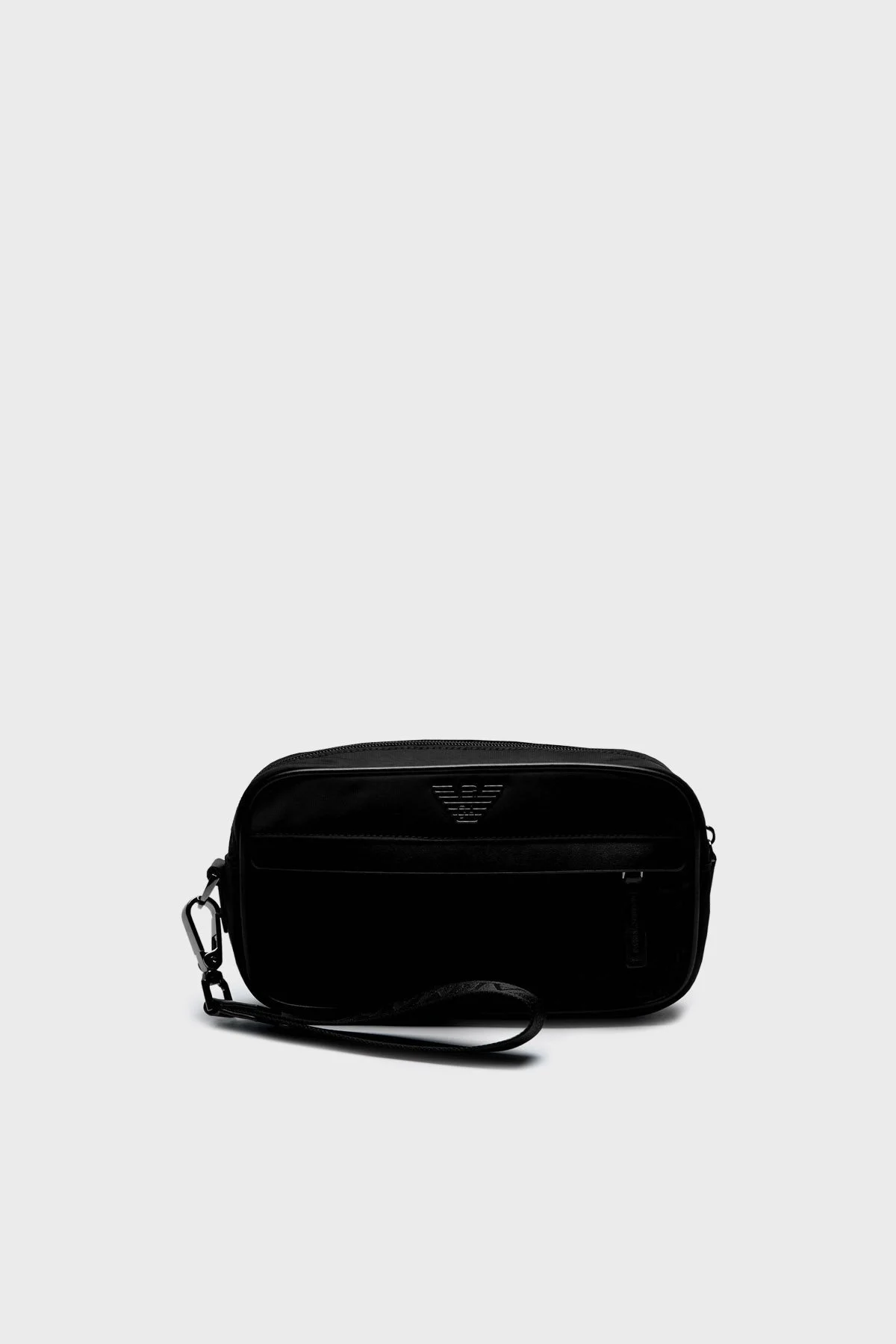 Emporio Armani Emporıo Armani Erkek Metalik Kartal Logo Detaylı Fermuarlı Ön Cepli Siyah El Çantası EM001811 AF13454-UC001