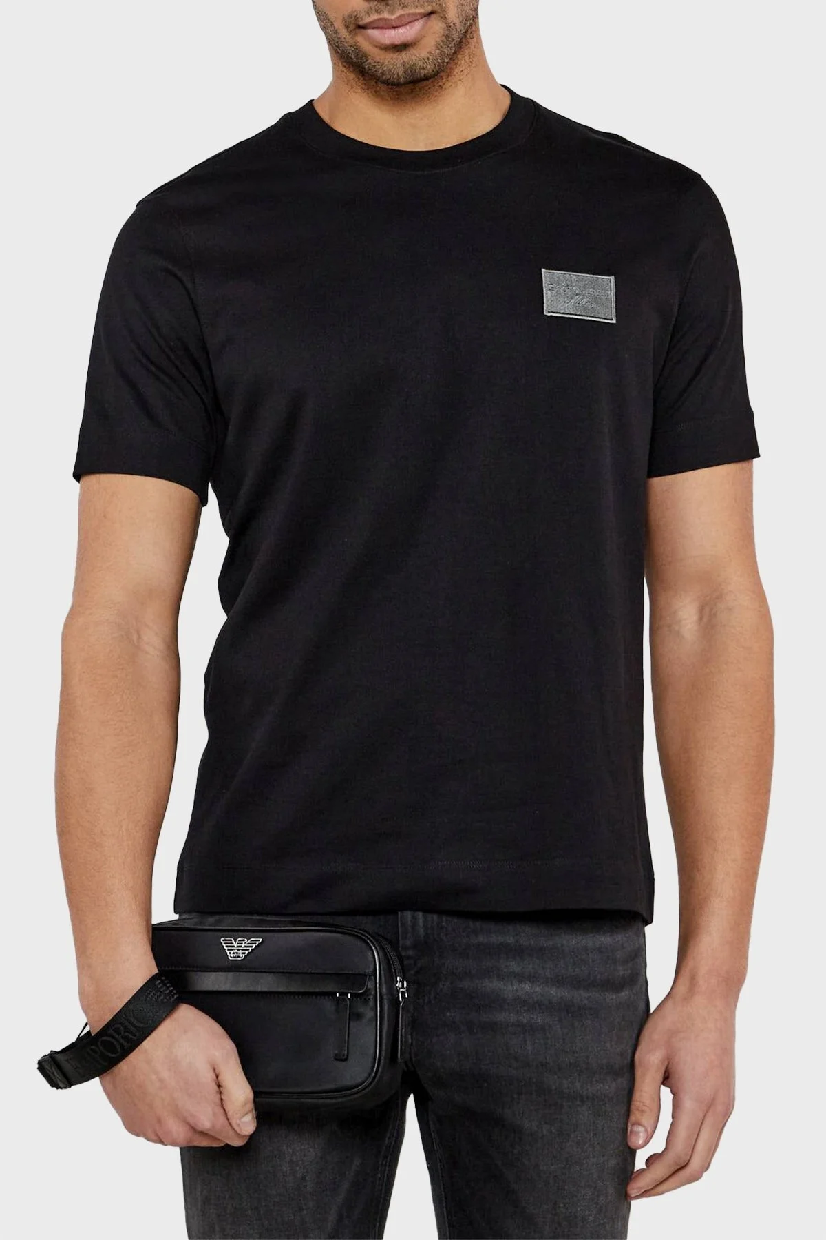 Emporio Armani Emporıo Armani Erkek Metalik Kartal Logo Detaylı Fermuarlı Ön Cepli Siyah El Çantası EM001811 AF13454-UC001