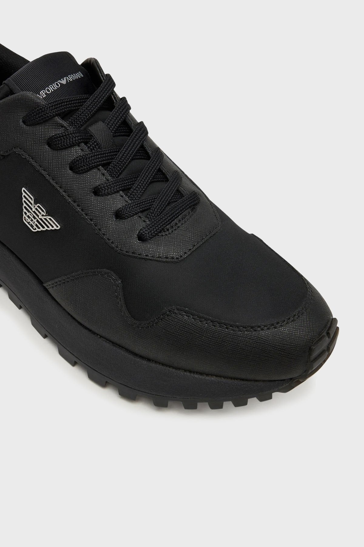 Emporio Armani Emporıo Armani Erkek Metalik Kartal Logolu Düşük Bilekli Nefes Alabilir Ön Yüzeyli Ortopedik Taban Siyah Sneaker EM003738 AF19532-MC005