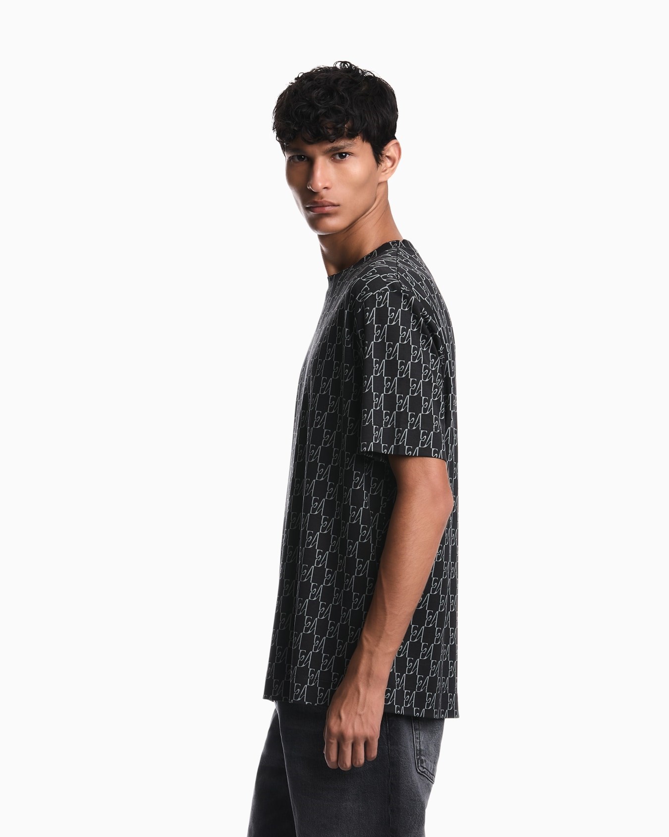 Emporio Armani Emporıo Armani Erkek Pamuklu Jarse Kumaş Normal Kesim Logo İmzalı Kısa Kollu Lacivert T-Shirt EM006812 AF10017-FB562