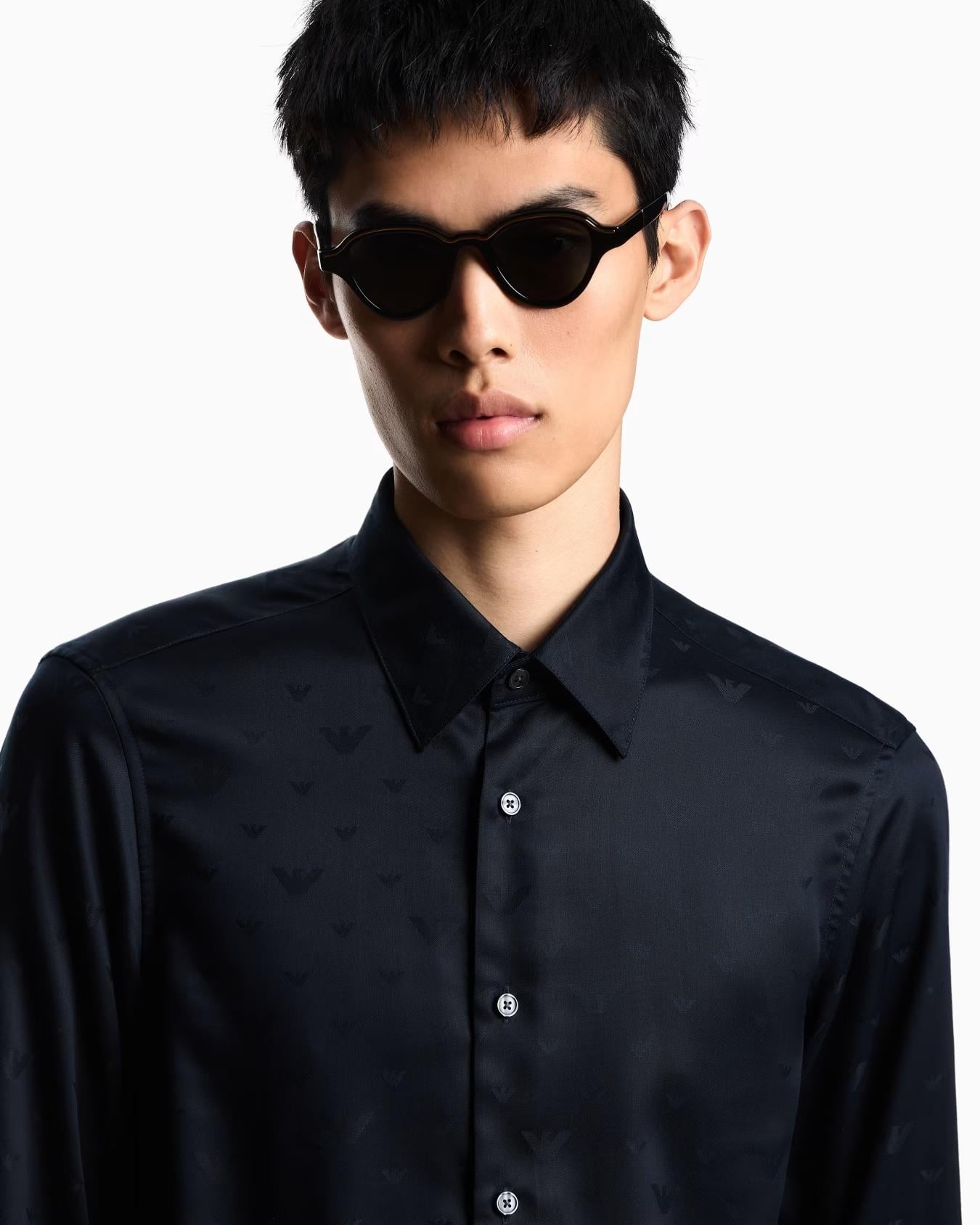EMPORIO ARMANI Emporıo Armani Erkek Parlak Kumaş Uzun Kol Gömlek Yaka Logo Desenli Lacivert Gömlek EM001537 AF15074-FB322