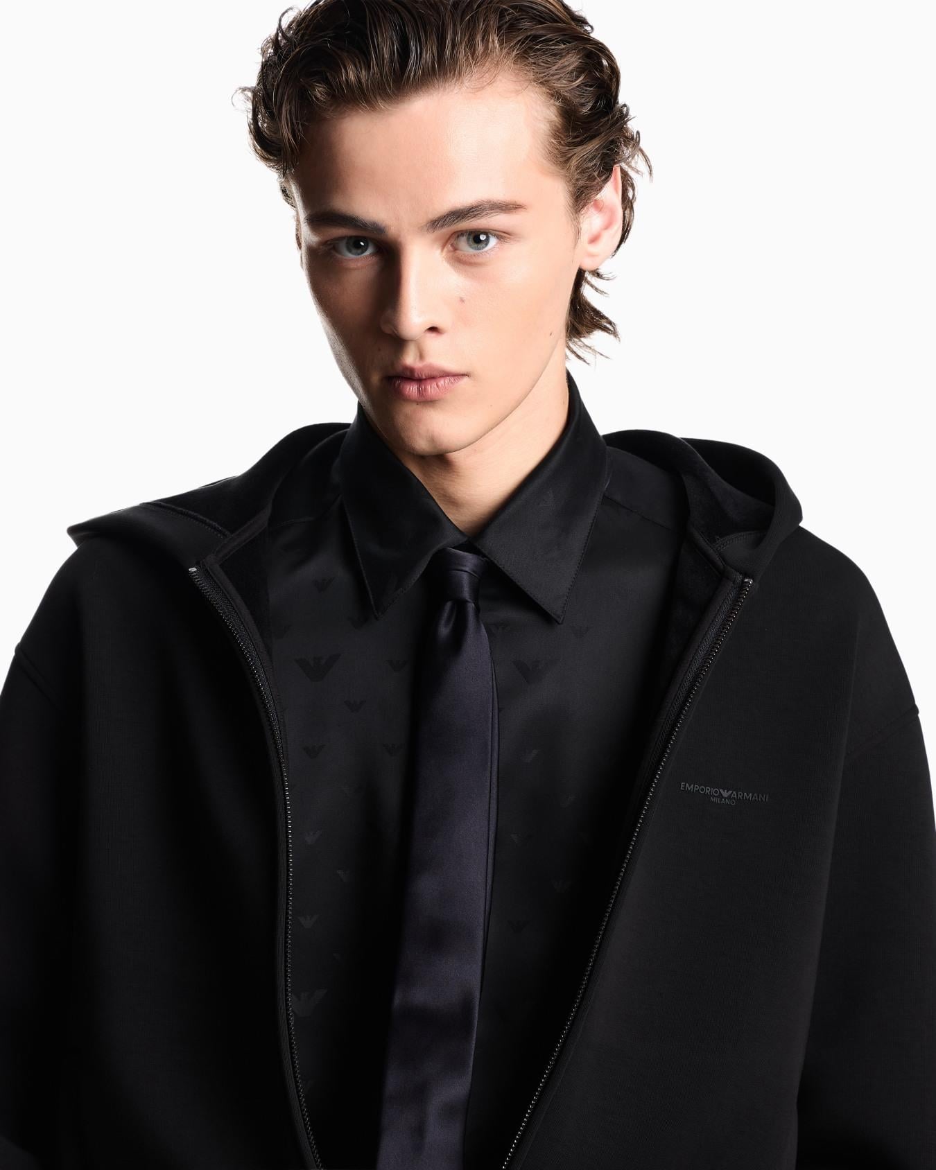 EMPORIO ARMANI Emporıo Armani Erkek Parlak Kumaş Uzun Kol Gömlek Yaka Logo Desenli Siyah Gömlek EM001537 AF15074-FC218