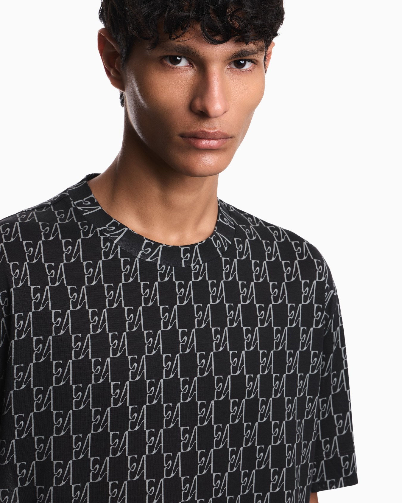 Emporio Armani Emporıo Armani Erkek Pamuklu Jarse Kumaş Normal Kesim Logo İmzalı Kısa Kollu Lacivert T-Shirt EM006812 AF10017-FB562