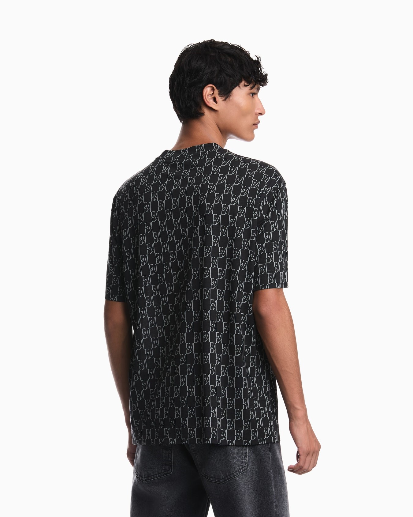 Emporio Armani Emporıo Armani Erkek Pamuklu Jarse Kumaş Normal Kesim Logo İmzalı Kısa Kollu Lacivert T-Shirt EM006812 AF10017-FB562