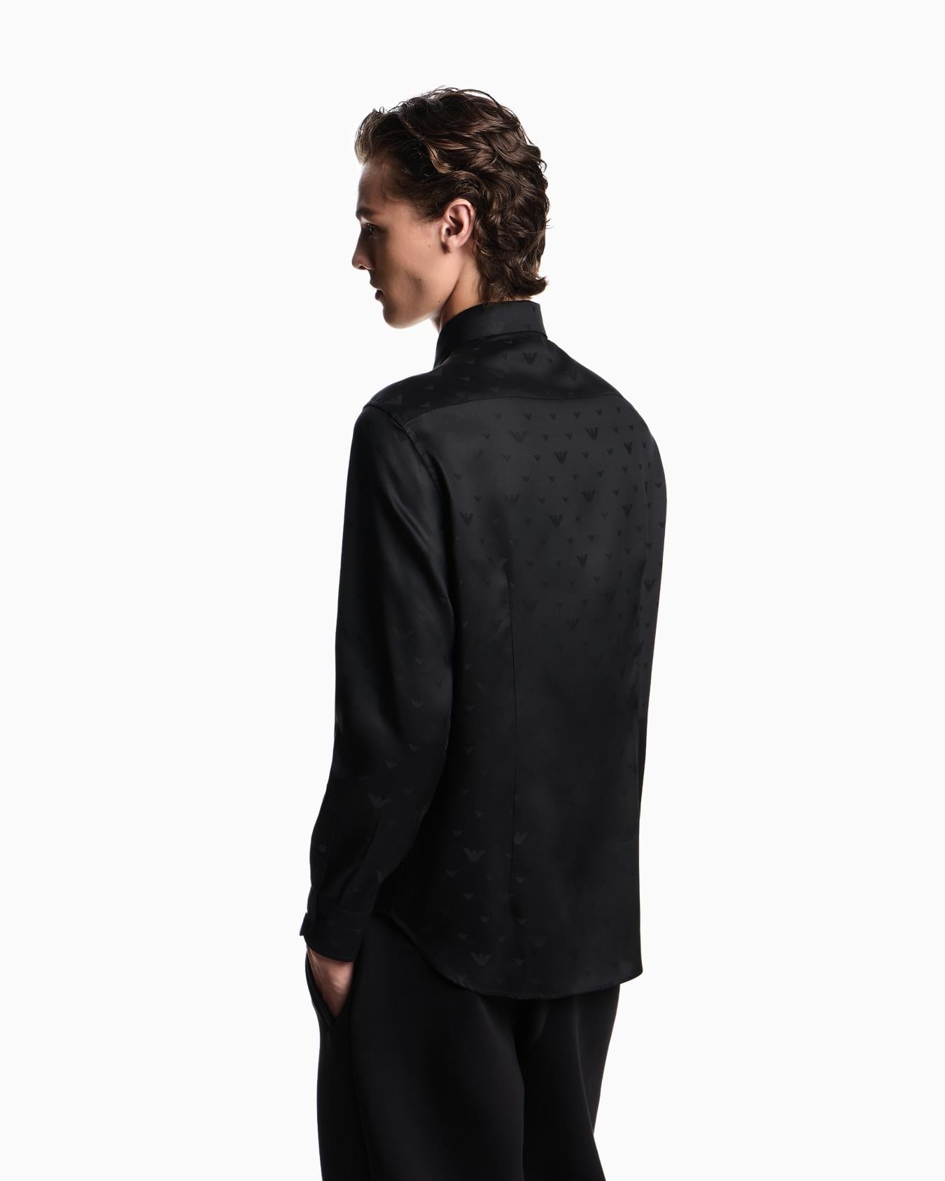 EMPORIO ARMANI Emporıo Armani Erkek Parlak Kumaş Uzun Kol Gömlek Yaka Logo Desenli Siyah Gömlek EM001537 AF15074-FC218