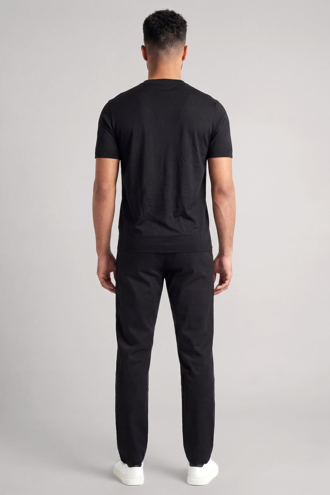 Emporio Armani Emporıo Armani Erkek Regular Fit Yuvarlak Yakalı Logo Tasarımı Kısa Kollu Siyah T-Shirt EM004916 AF13747-UC001