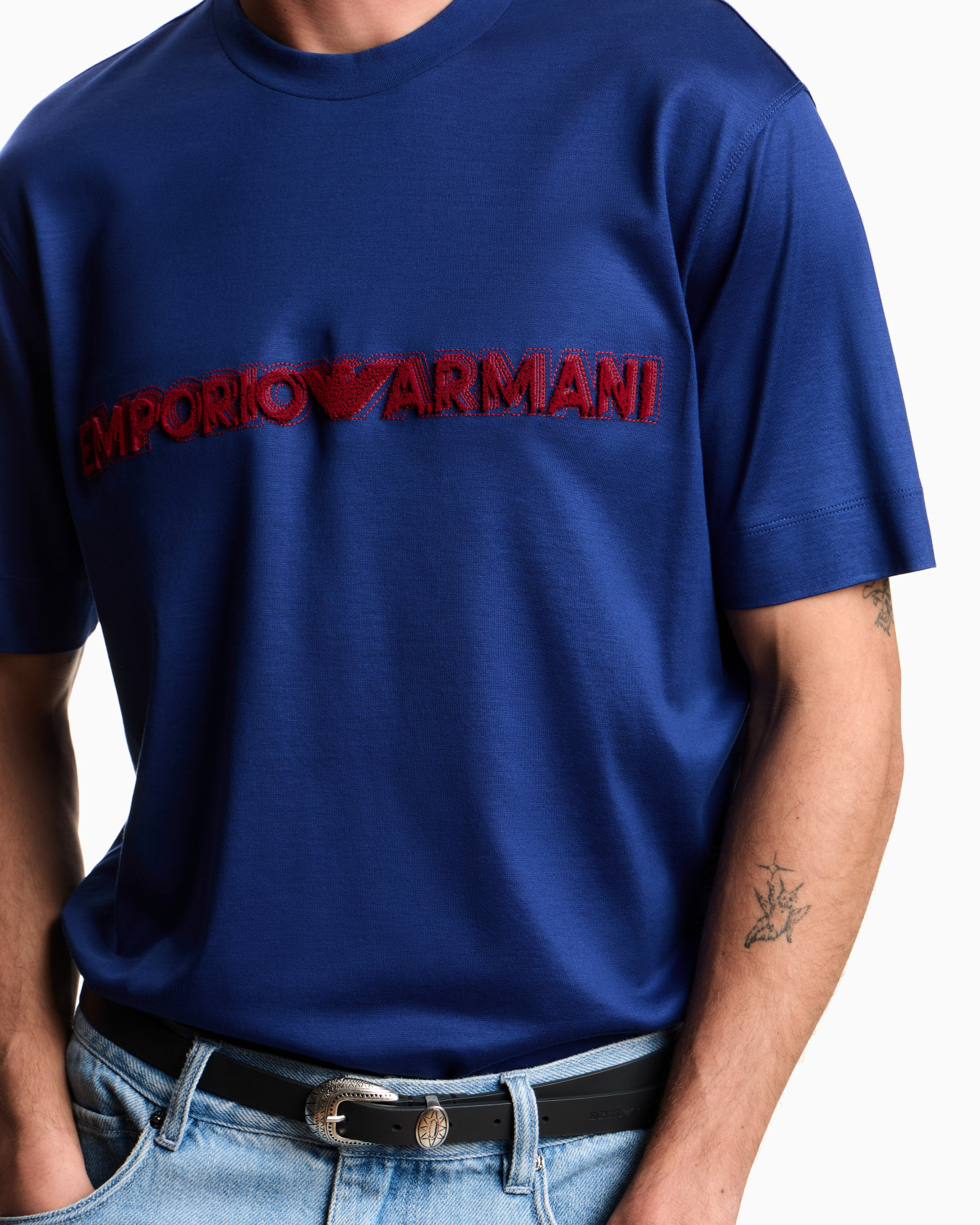 Emporio Armani Emporıo Armani Erkek Regular Fit Yumuşak Dokulu Kabartmalı Pamuklu Yuvarlak Yakalı Kısa Kollu Lacivert T-Shirt EM004520 AF13747-UB093