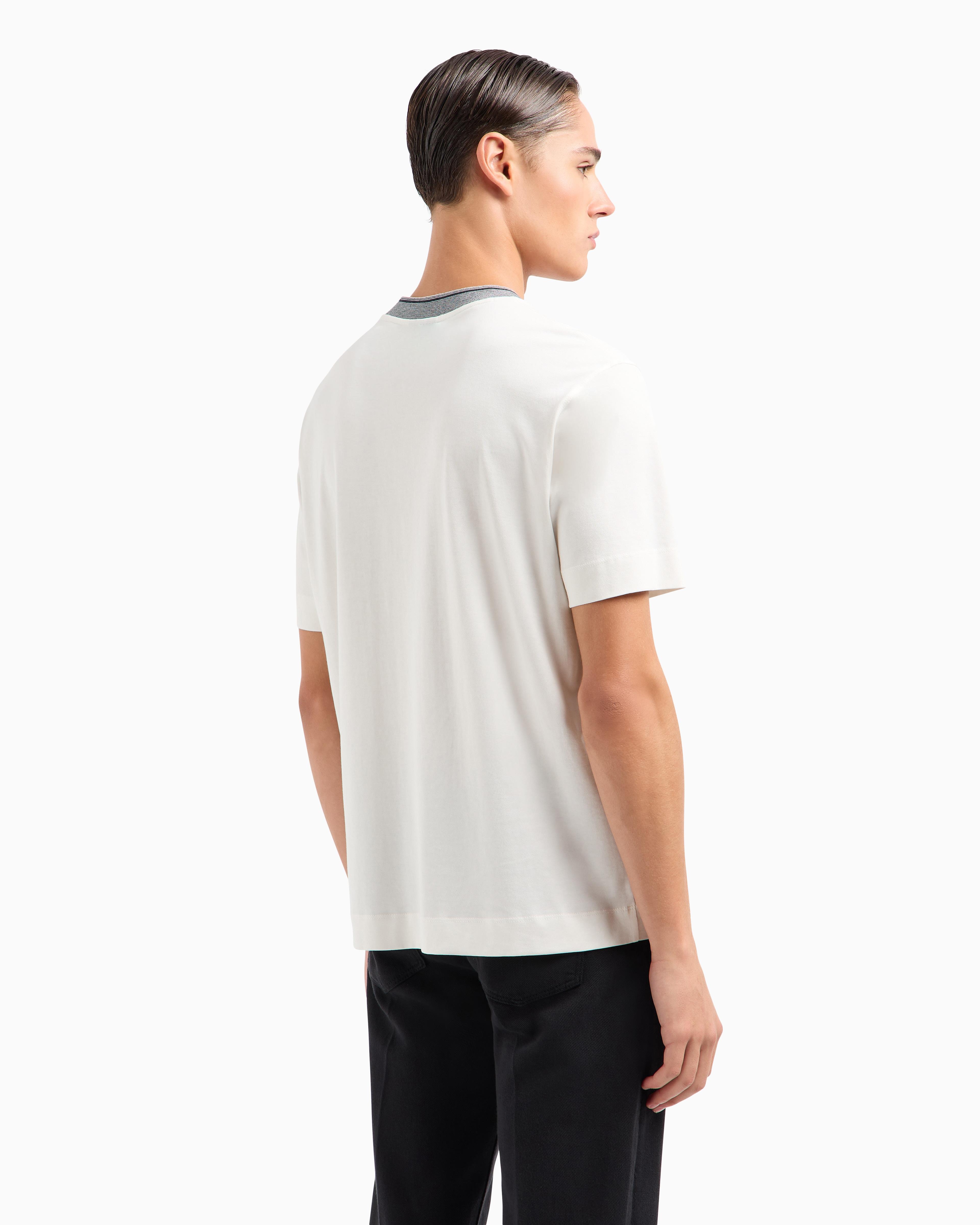 EMPORIO ARMANI Emporıo Armani Erkek Regular Fit Pamuklu Kartal İşlemeli Yuvarlak Yaka Beyaz T-Shirt EM000853 AF12926-U0003