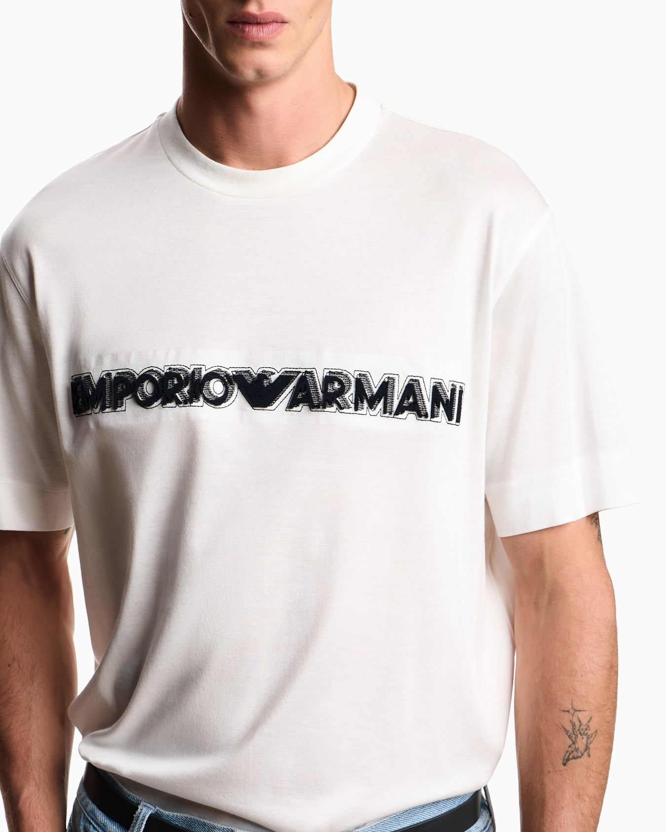 Emporio Armani Emporıo Armani Erkek Regular Fit Yumuşak Dokulu Kabartmalı Pamuklu Yuvarlak Yakalı Kısa Kollu Beyaz T-Shirt EM004520 AF13747-U0003