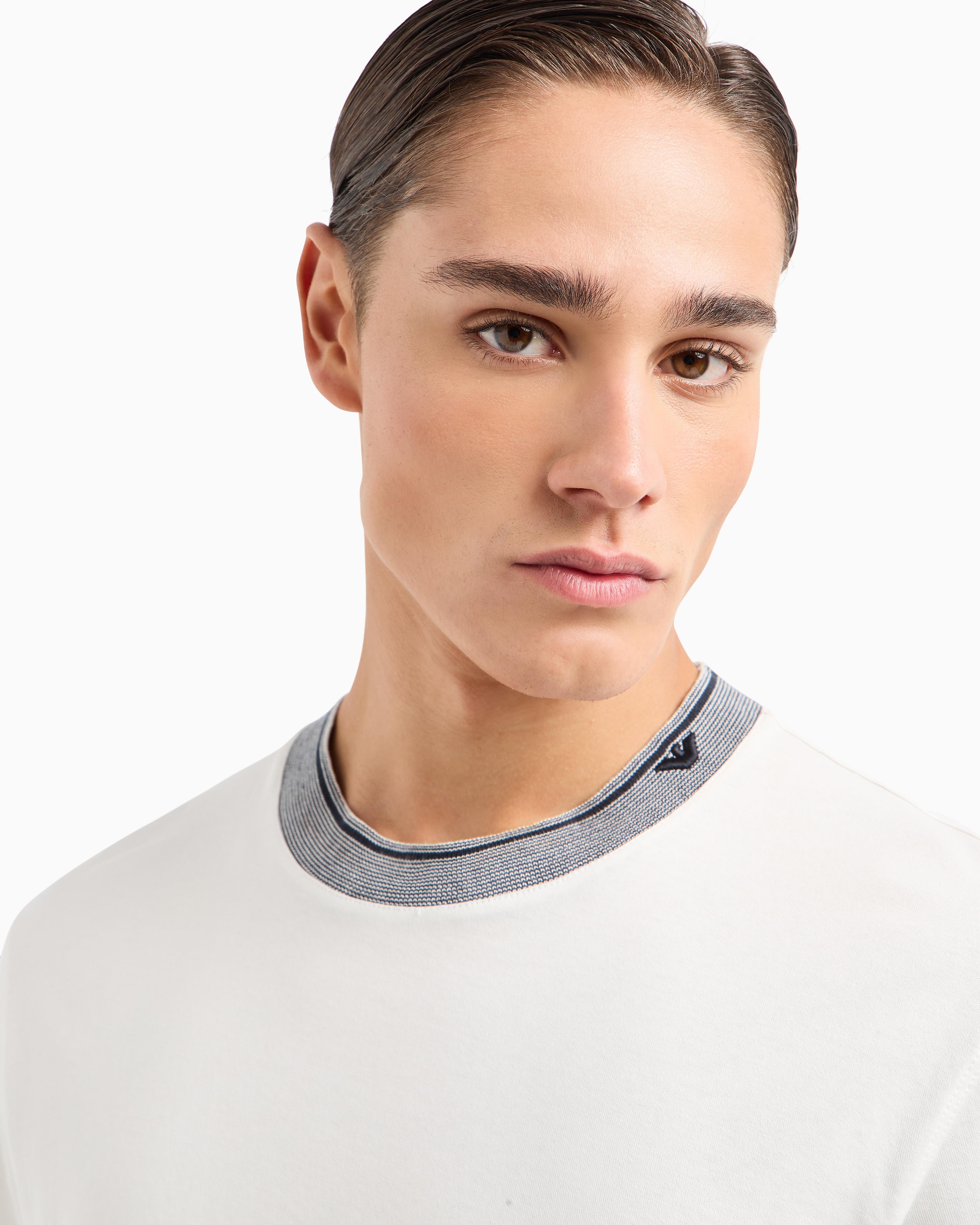 EMPORIO ARMANI Emporıo Armani Erkek Regular Fit Pamuklu Kartal İşlemeli Yuvarlak Yaka Beyaz T-Shirt EM000853 AF12926-U0003
