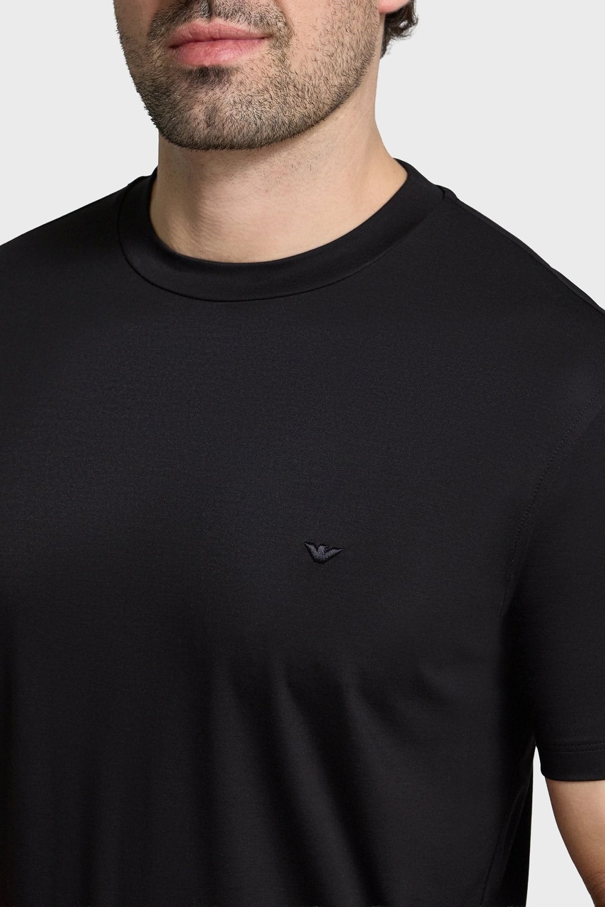 Emporio Armani Emporıo Armani Erkek Regular Fit İpek Karışımlı Kartal Logo Figürlü Kısa Kollu Siyah T-Shirt EM004586 AF13721-UC001