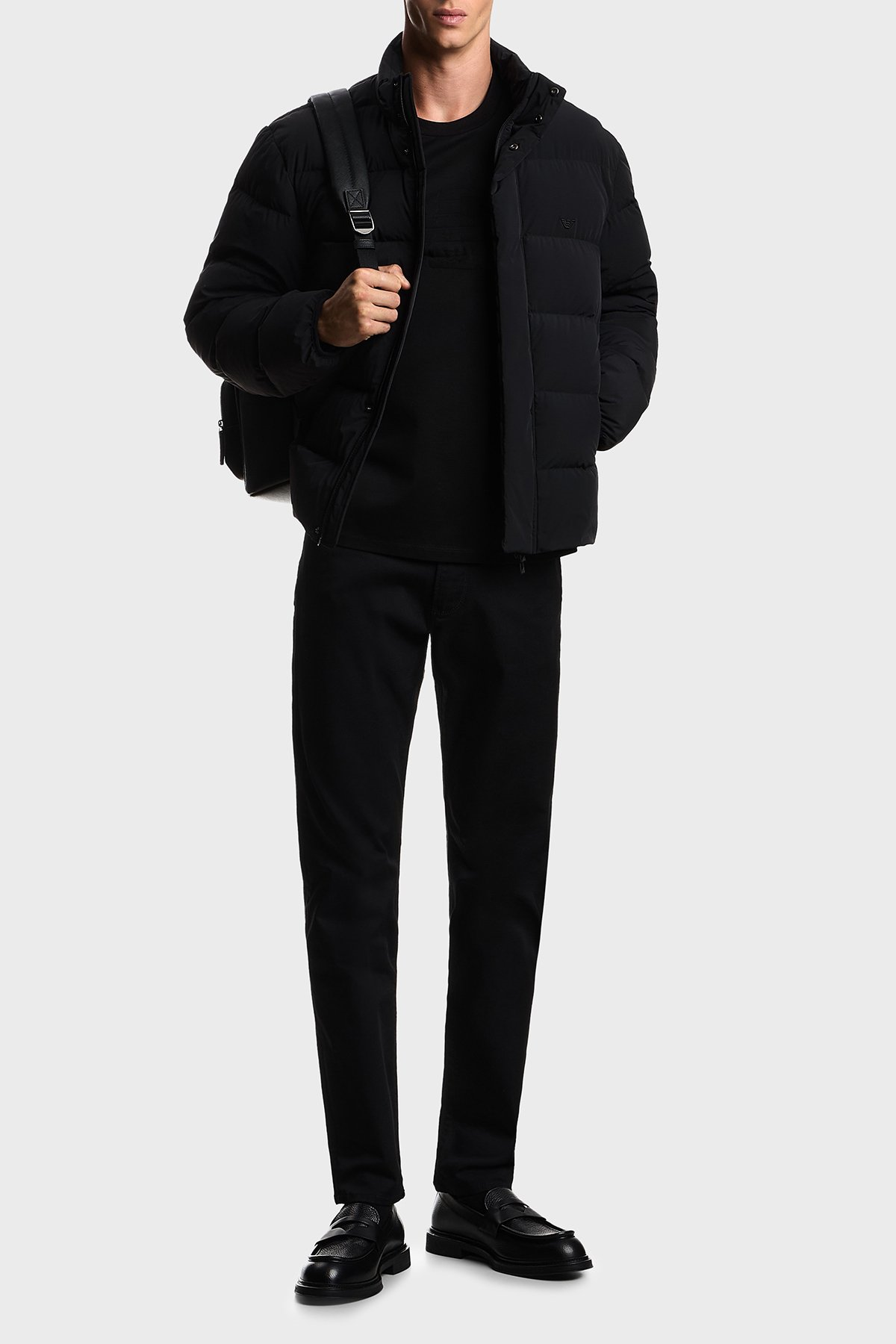 Emporio Armani Emporıo Armani Erkek Slim Fit Pamuklu Dar Paça Deri Logo Etiketli Siyah Jeans EM000121 AF22611-UC001