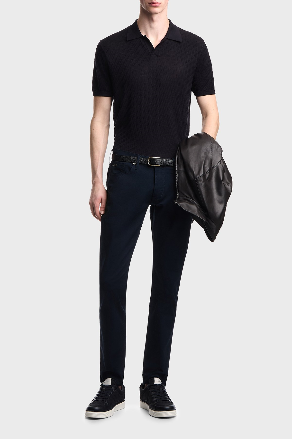 Emporio Armani Emporıo Armani Erkek Slim Fit Pamuklu Dar Paça Deri Logo Etiketli Lacivert Jeans EM000121 AF22611-UB118