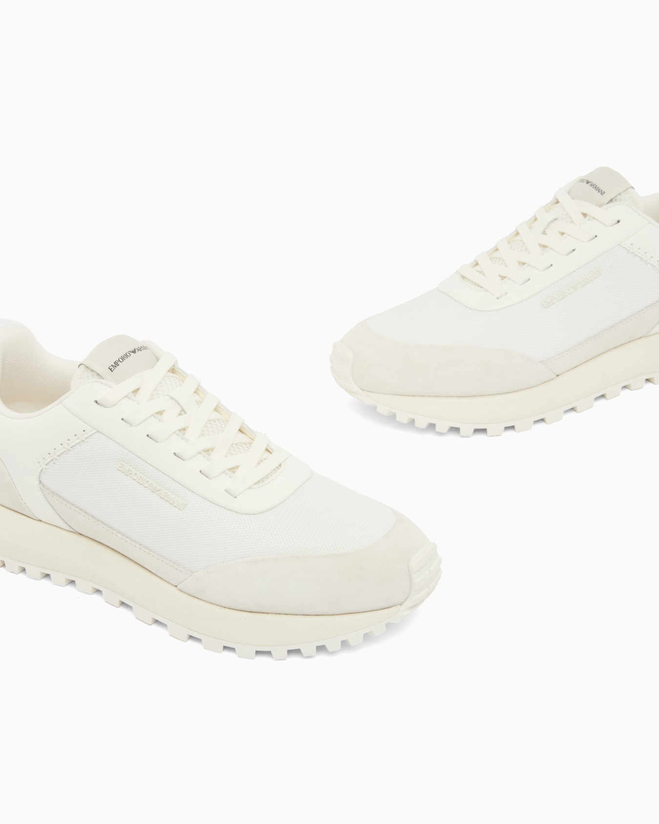 Emporio Armani Emporıo Armani Erkek Süet ve File Detaylı Yuvarlak Burunlu Logo İmzalı Beyaz Sneaker EM004839 AF24321-M0360