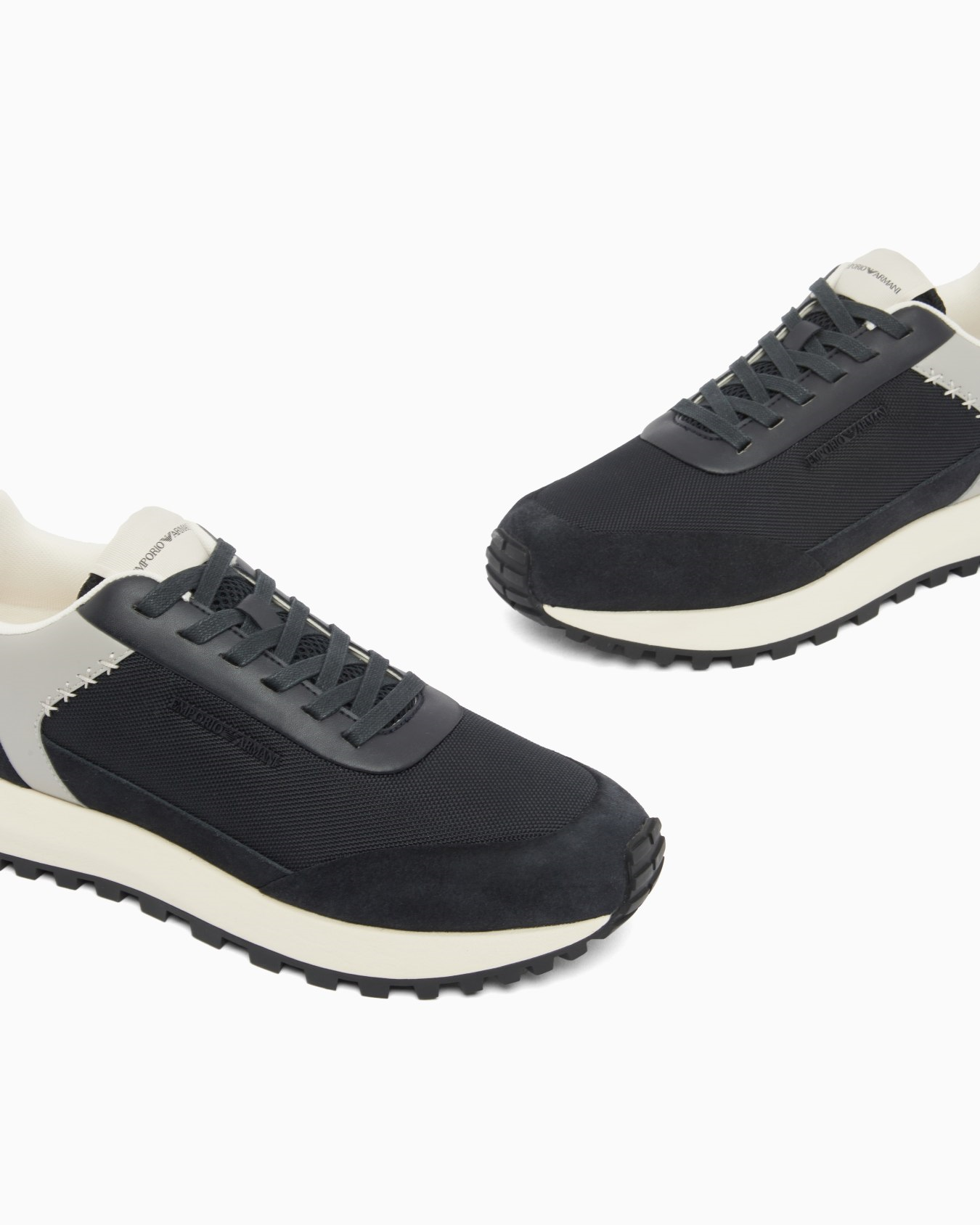 Emporio Armani Emporıo Armani Erkek Süet ve File Detaylı Yuvarlak Burunlu Logo İmzalı Lacivert Sneaker EM004839 AF24321-MB617