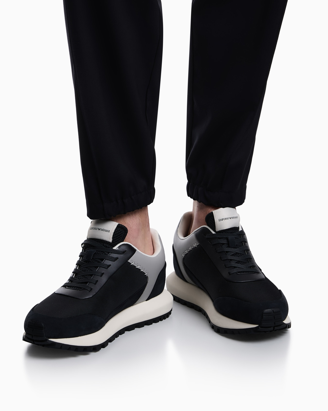 Emporio Armani Emporıo Armani Erkek Süet ve File Detaylı Yuvarlak Burunlu Logo İmzalı Lacivert Sneaker EM004839 AF24321-MB617