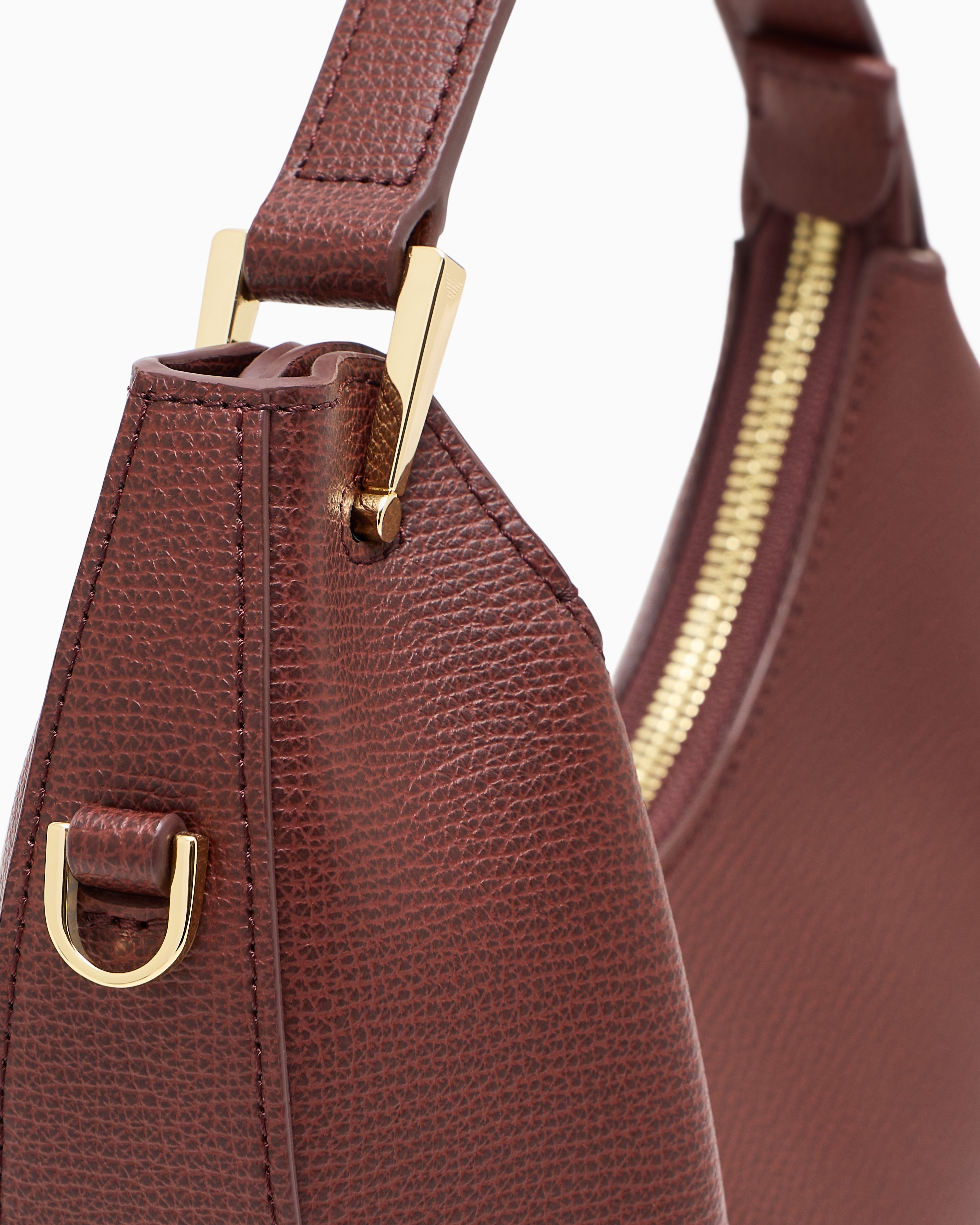 Emporio Armani Emporıo Armani Kadın Çıkarılabilir Omuz Askılı Dokulu Deri Yüzeyli Mini Bordo Omuz Çantası EW005671 AF29459-U6017