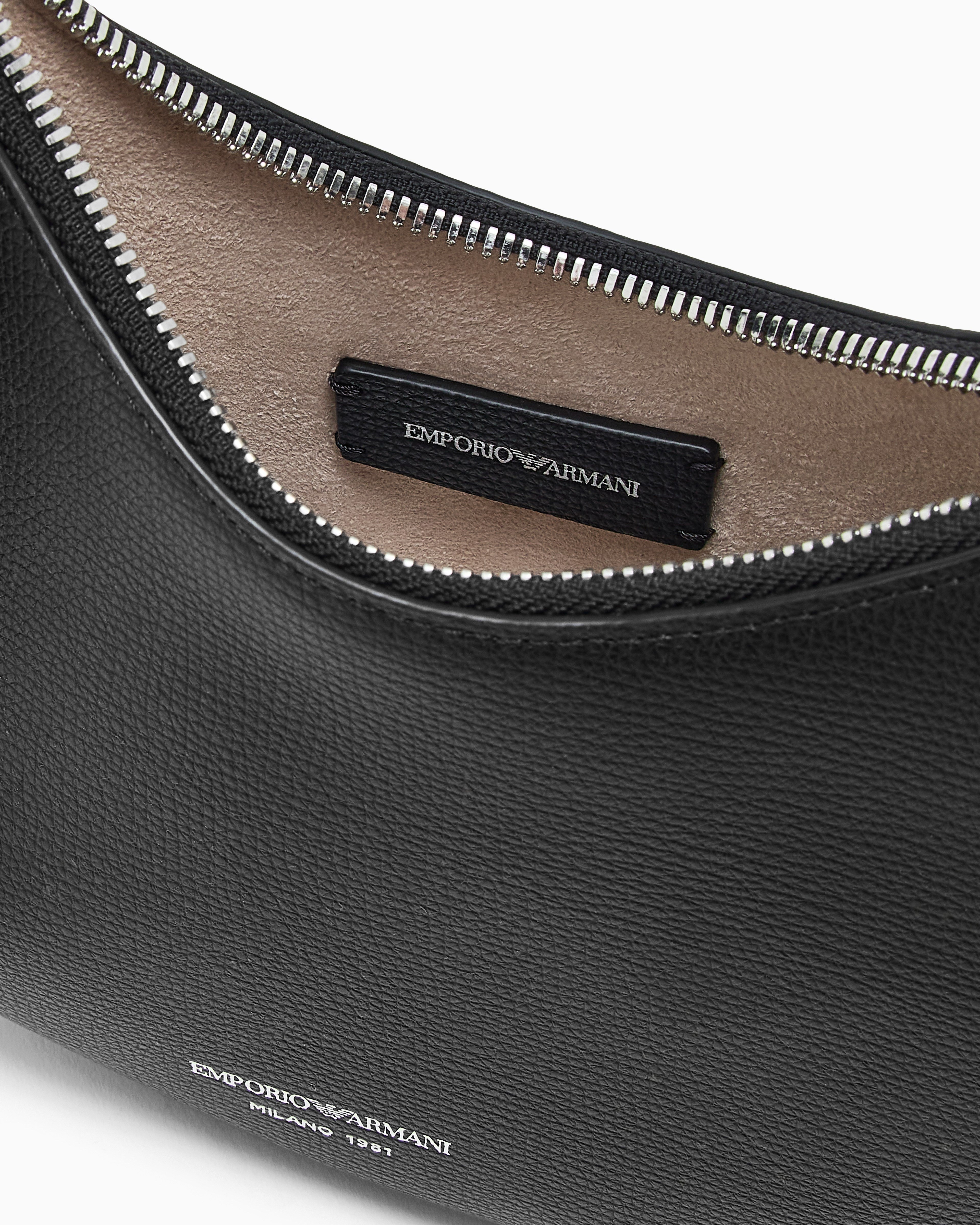 Emporio Armani Emporıo Armani Kadın Çıkarılabilir Omuz Askılı Dokulu Deri Yüzeyli Mini Siyah Omuz Çantası EW005671 AF29459-UC001
