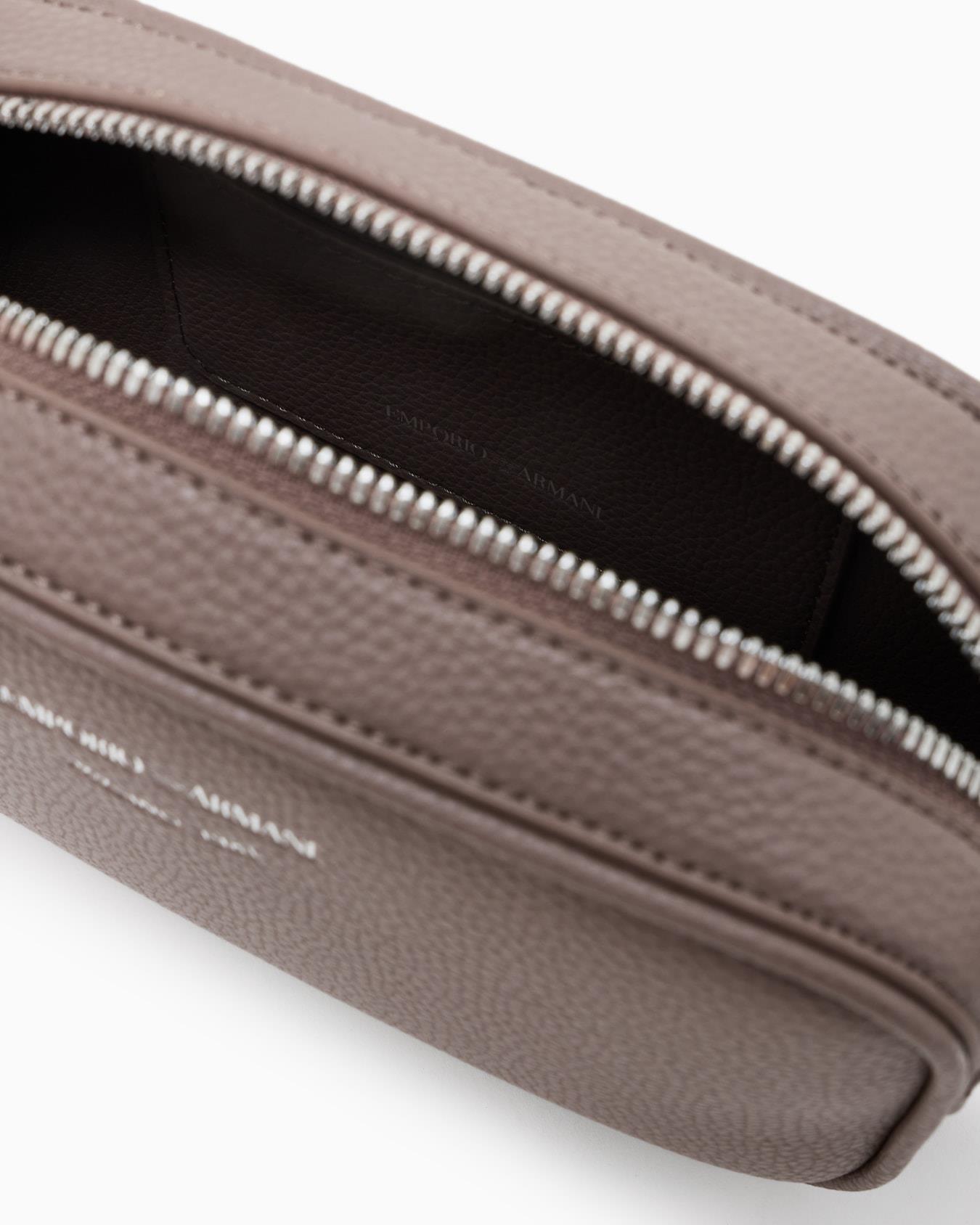 Emporio Armani Emporıo Armani Kadın Deri Tek Fermuar Kapamalı Askı Marka Yazı Desenli Bej Omuz Çantası EW000537 AF12036-M1057