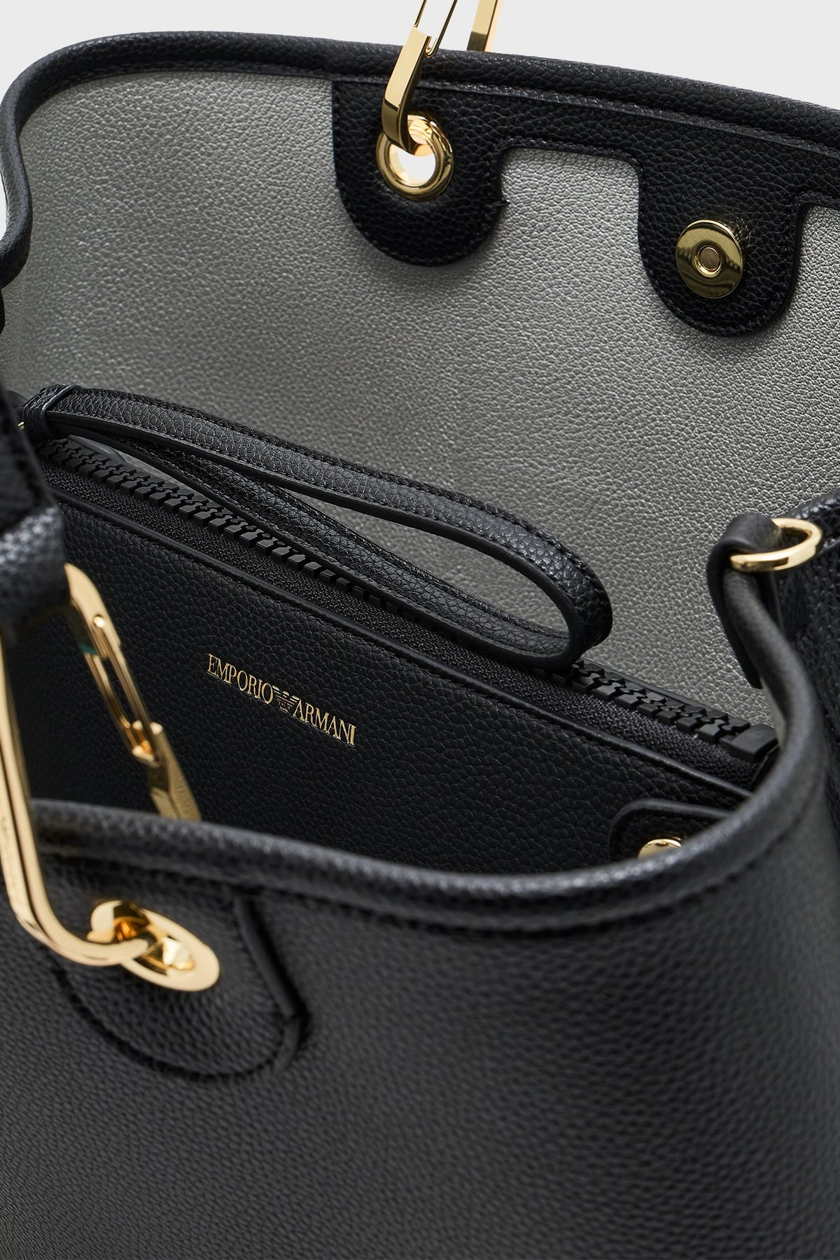 Emporio Armani Emporıo Armani Kadın Fermuar Kapama Deri Askısı Logo Desenli Ayarlanabilir Siyah Omuz Çantası EW000360 AF12103-MC032