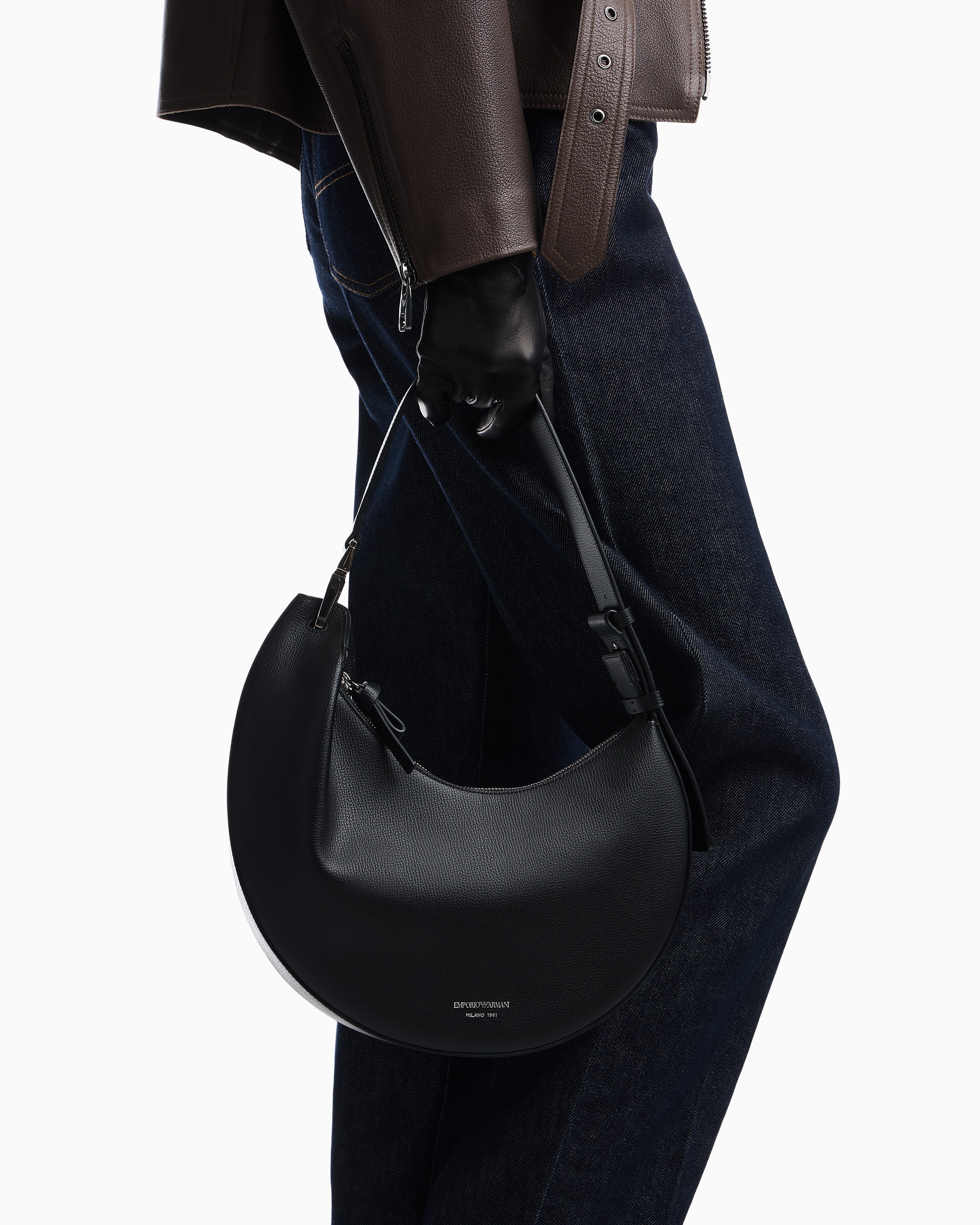 Emporio Armani Emporıo Armani Kadın Kalın Kısa Kulp Deri Fermuar Kapama Siyah Omuz Çantası EW005754 AF29459-UC001