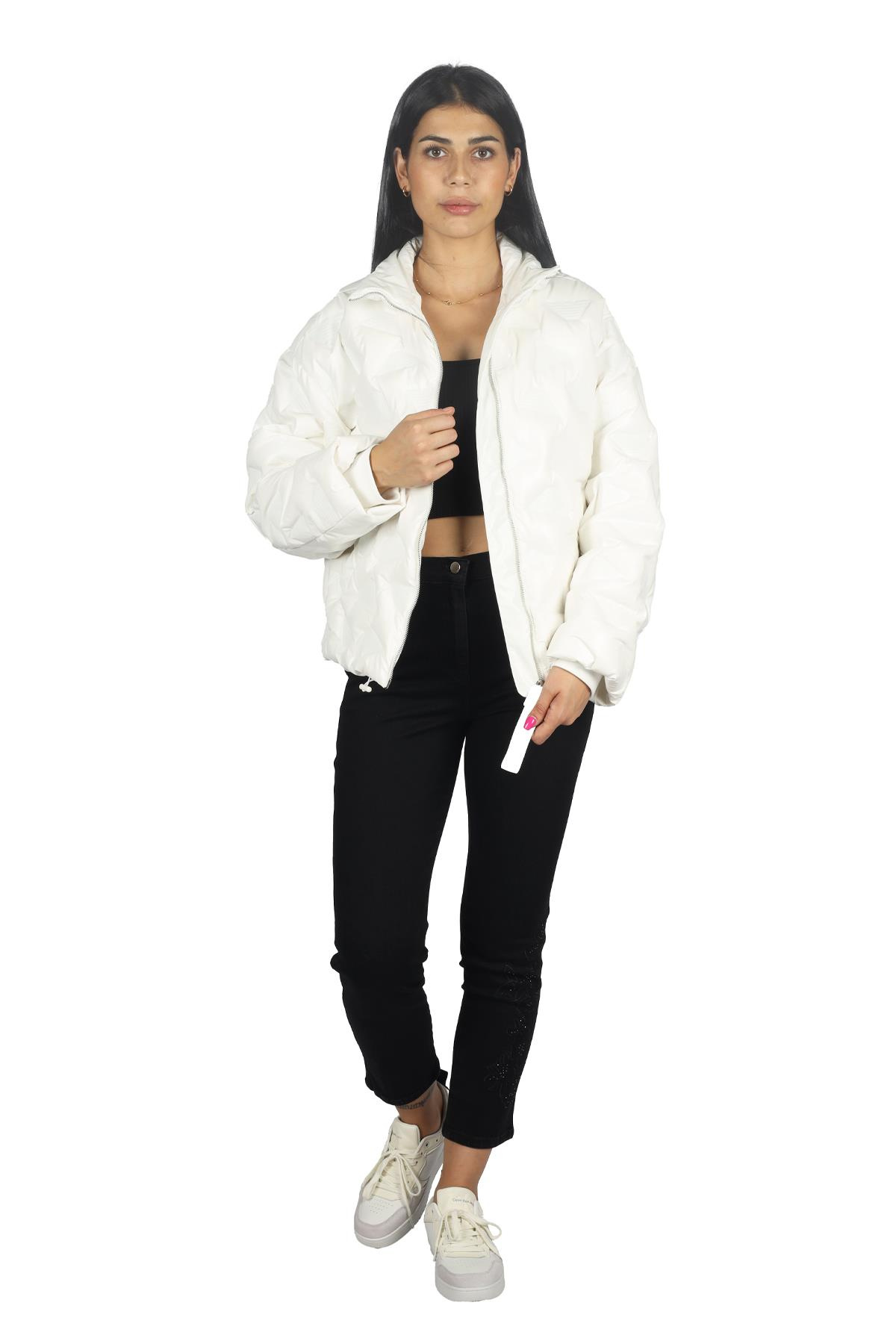 Emporio Armani Emporıo Armani Kadın Kapşonlu Yaka Marka Detaylı Fermuarlı Şişme Beyaz Mont 6R2B86 2NFJZ-0101