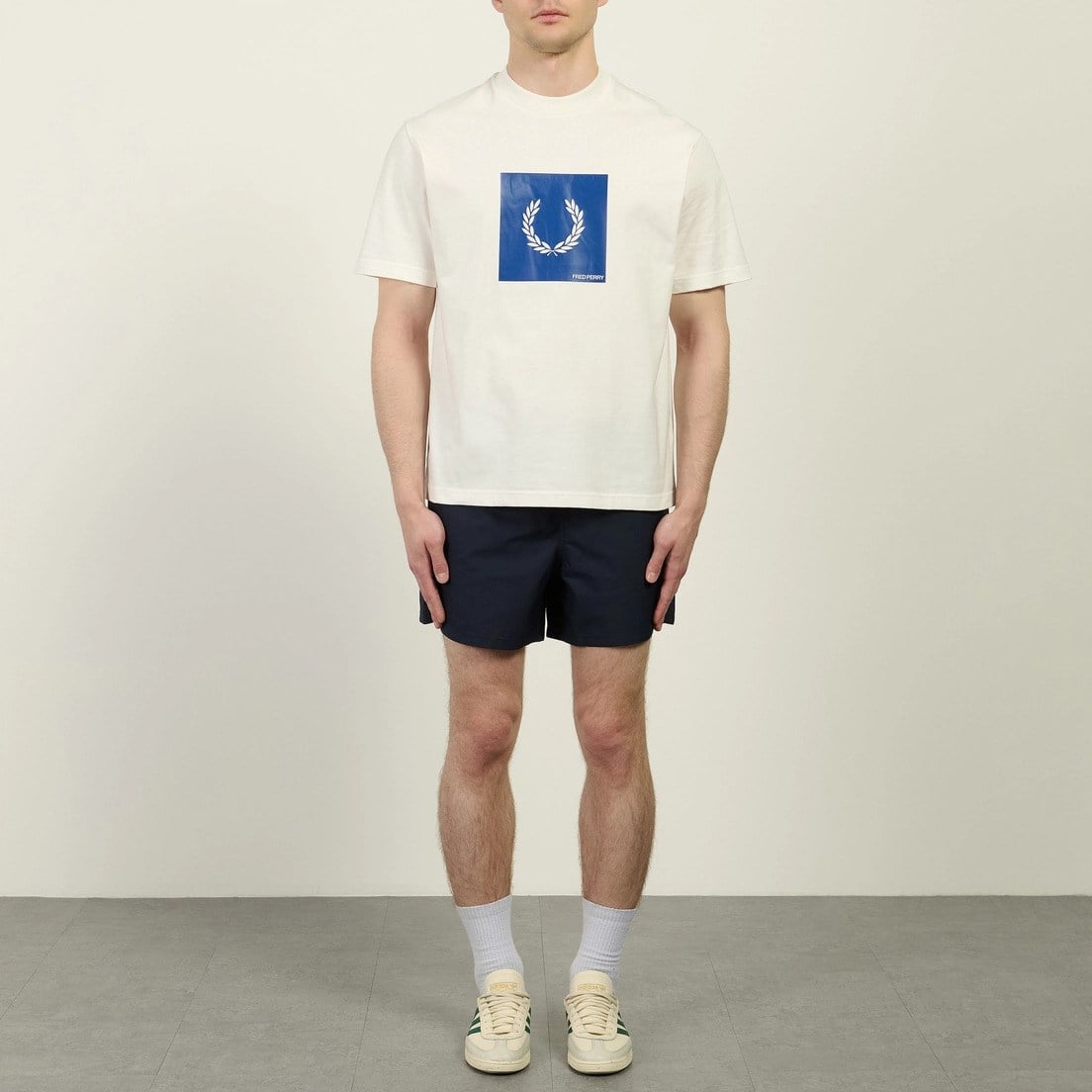 Fred Perry Fred Perry Erkek Çelenk Logo Baskılı Normal Kesim Pamuk Karışımlı Kısa Kollu Ekru T-Shirt M2404-129