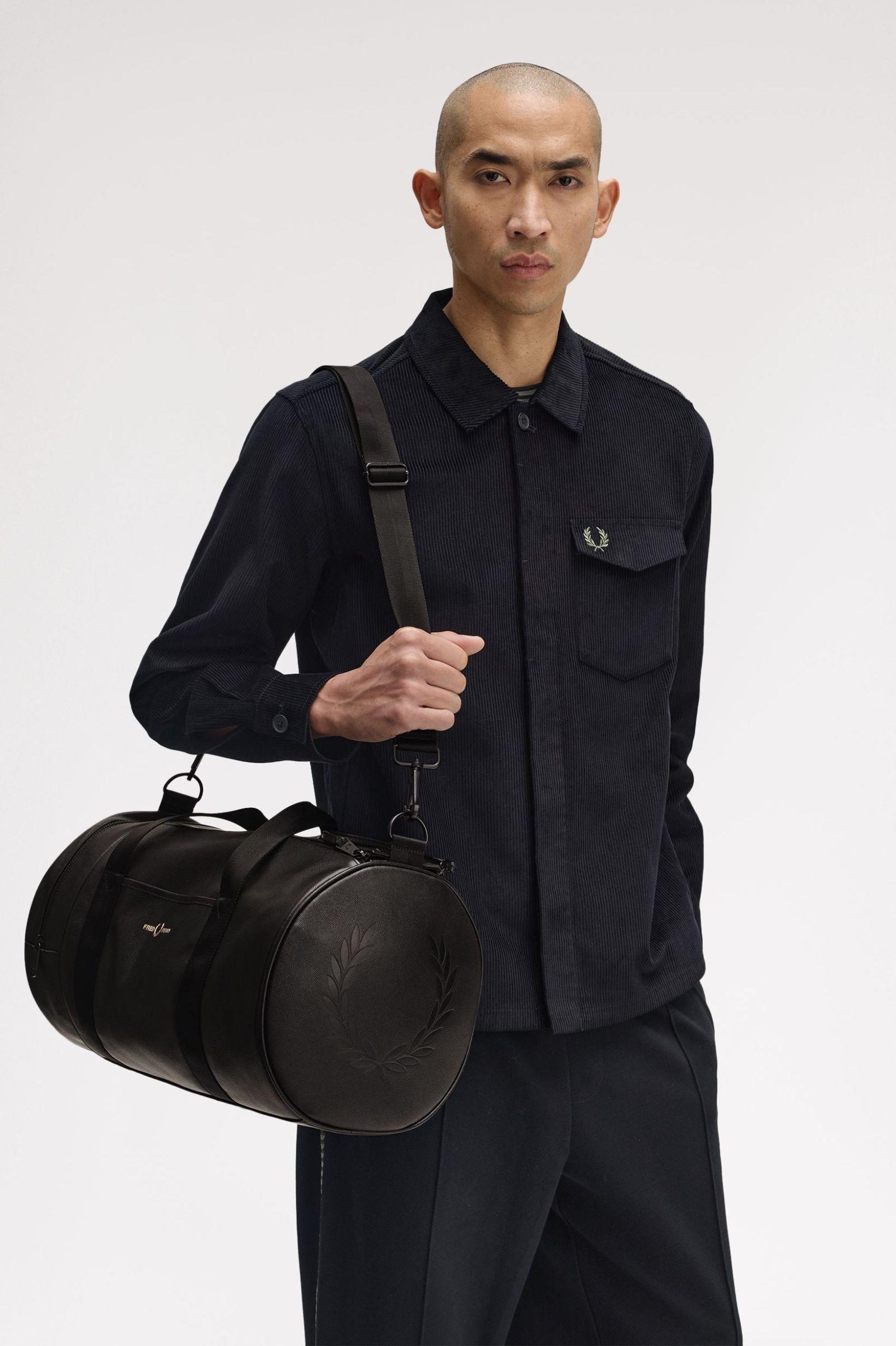 Fred Perry Fred Perry Erkek Çıkarılabilir Omuz Askılı Logo İşlemeli Dokulu %100 Deri Siyah Omuz Çantası L1188-102