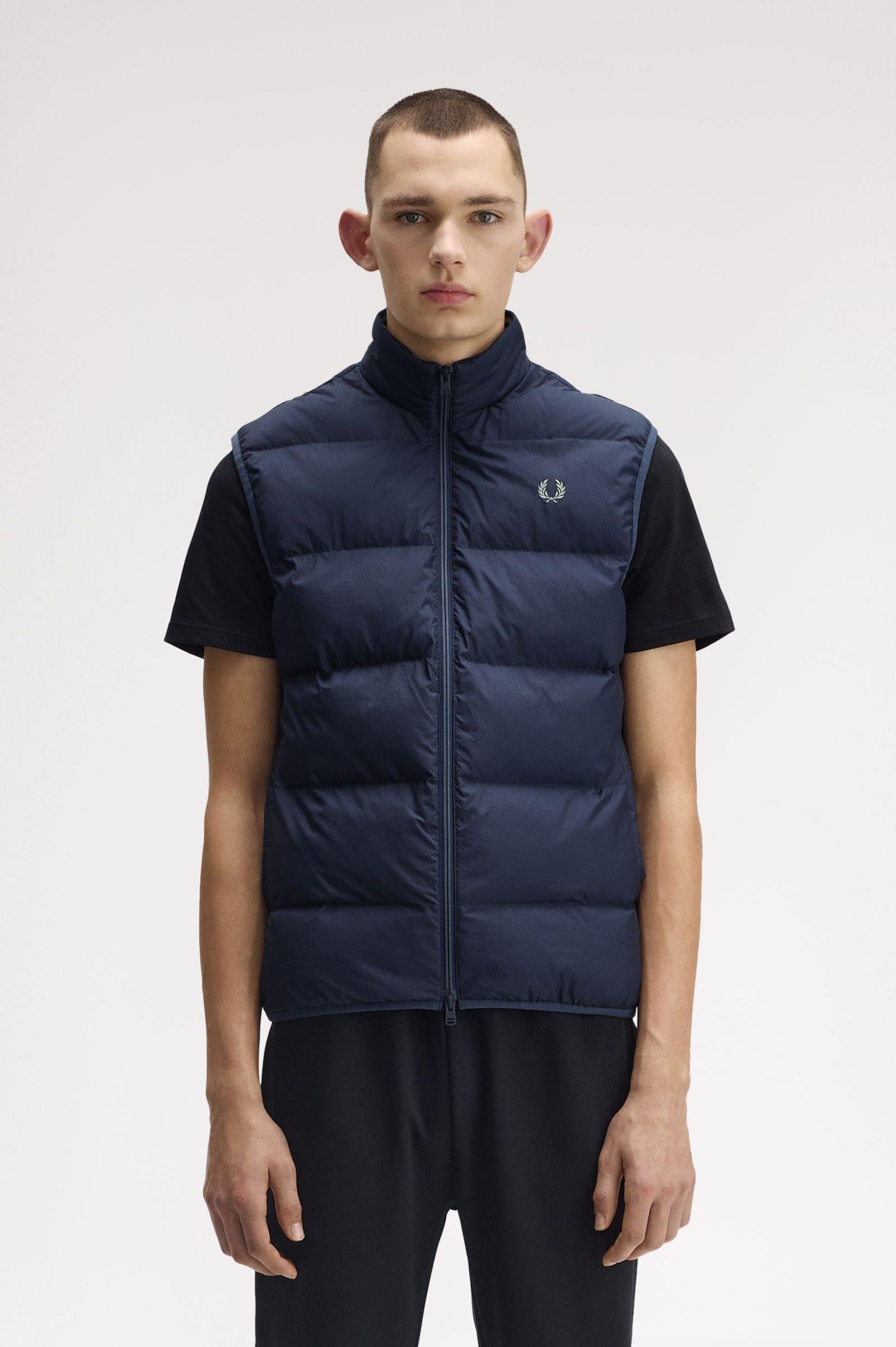 Fred Perry Fred Perry Erkek Dik Yaka Su Tutmayan ve Nefes Alabilir Kumaş Kolsuz Lacivert Yelek J8522-738