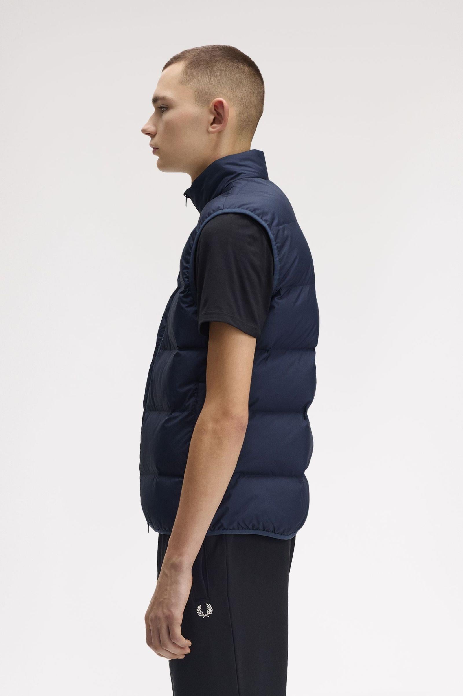 Fred Perry Fred Perry Erkek Dik Yaka Su Tutmayan ve Nefes Alabilir Kumaş Kolsuz Lacivert Yelek J8522-738