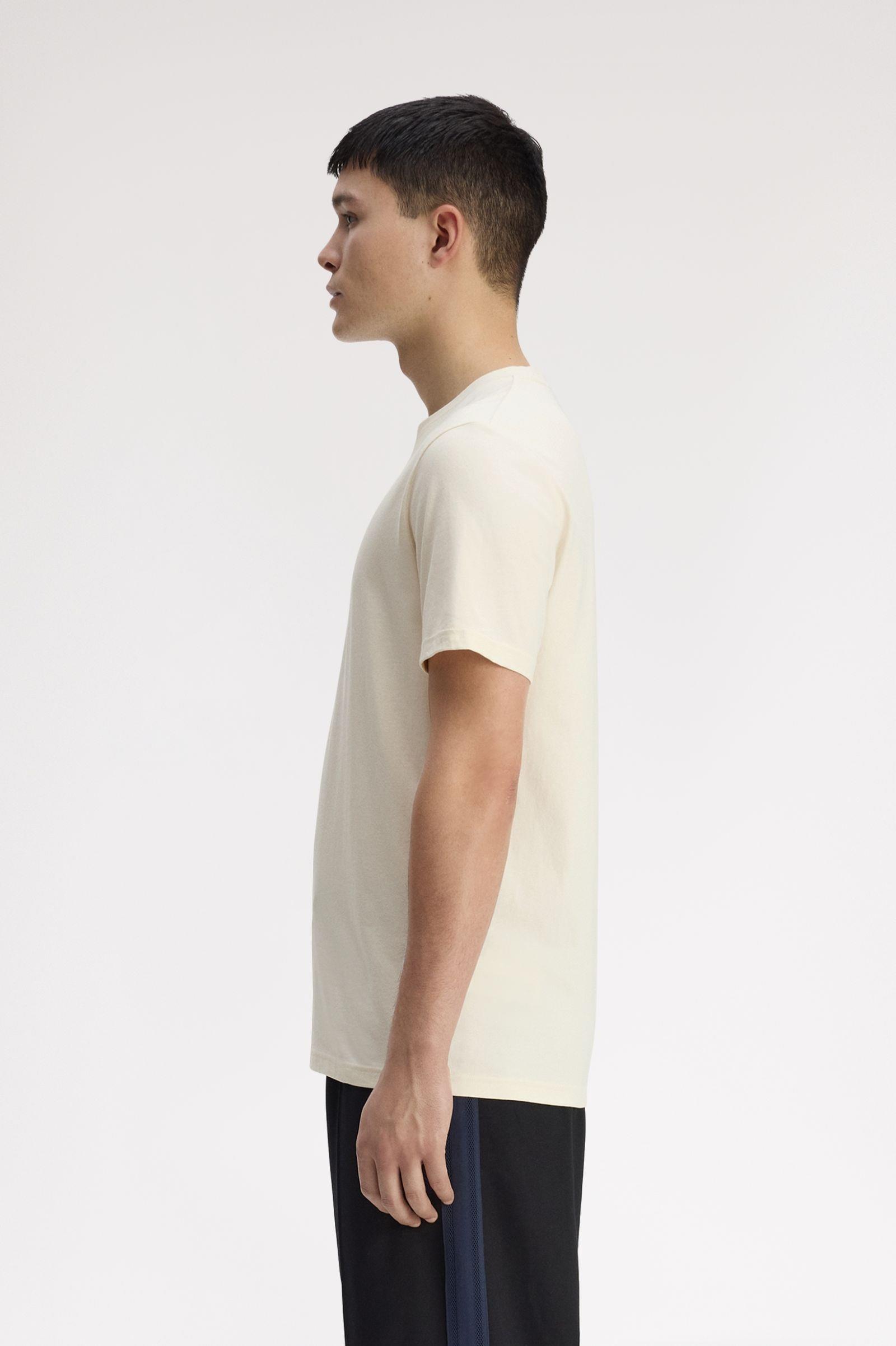 Fred Perry Fred Perry Erkek Kalın Pamuklu Jarse Kumaş Logo İşlemeli Kısa Kollu Beyaz T-Shirt M1775-560