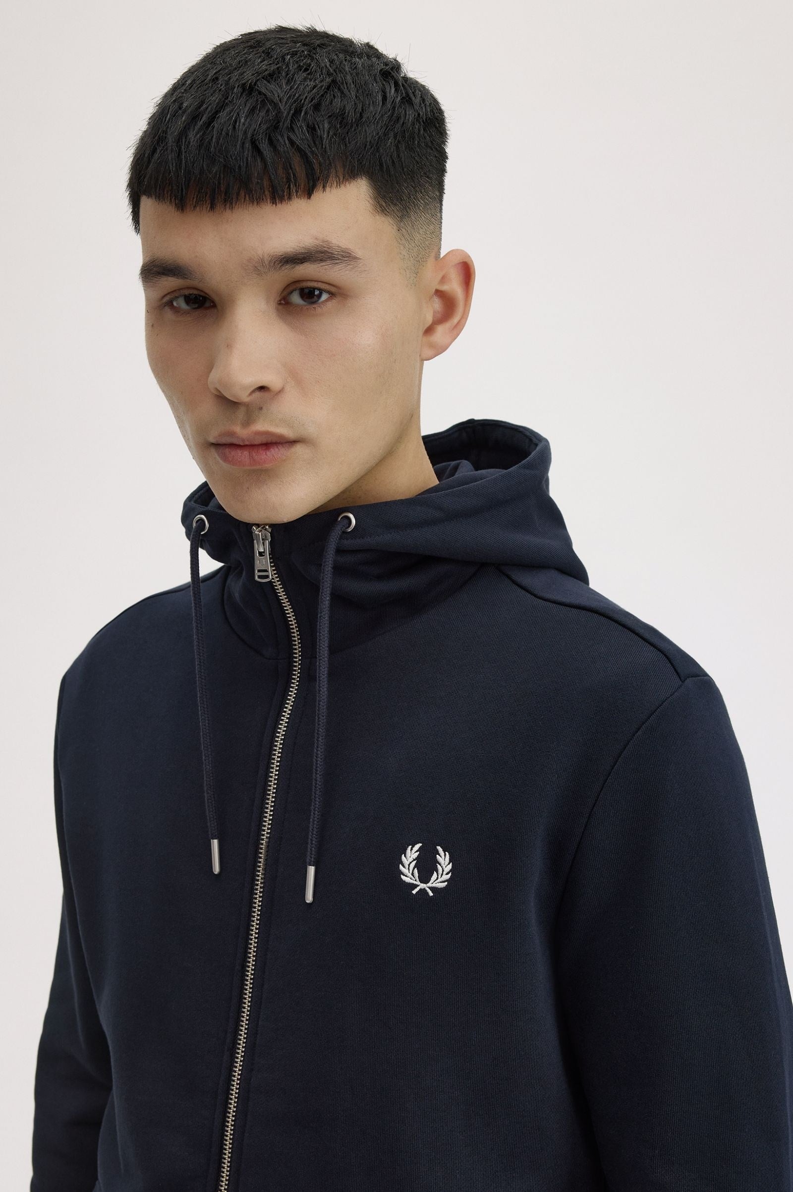 Fred Perry Fred Perry Erkek Kapüşonlu Yaka Fermuar Kapamalı Lacivert Sweatshirt J7536-795