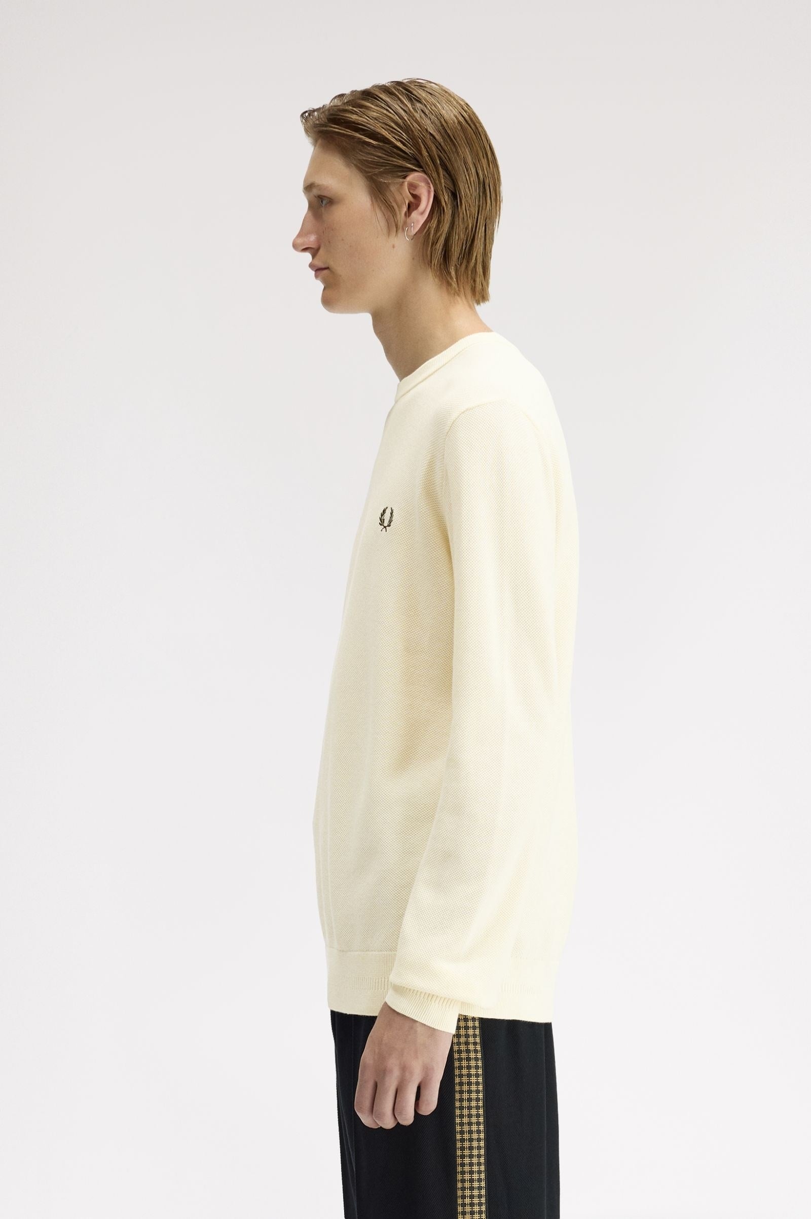Fred Perry Fred Perry Erkek Logo İşlemeli Normal Kalıp Yuvarlak Yakalı %100 Pamuklu Uzun Kollu Beyaz Kazak K1309-560