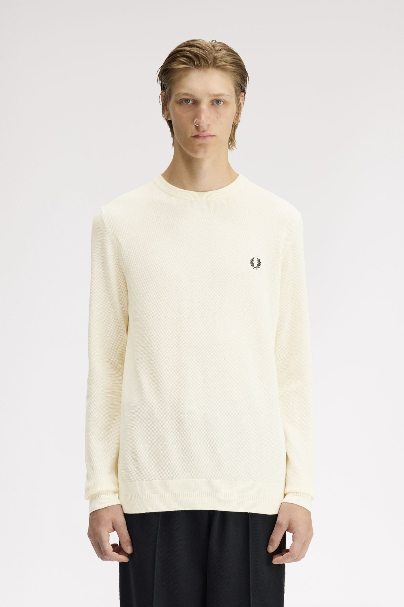 Fred Perry Fred Perry Erkek Logo İşlemeli Normal Kalıp Yuvarlak Yakalı %100 Pamuklu Uzun Kollu Beyaz Kazak K1309-560