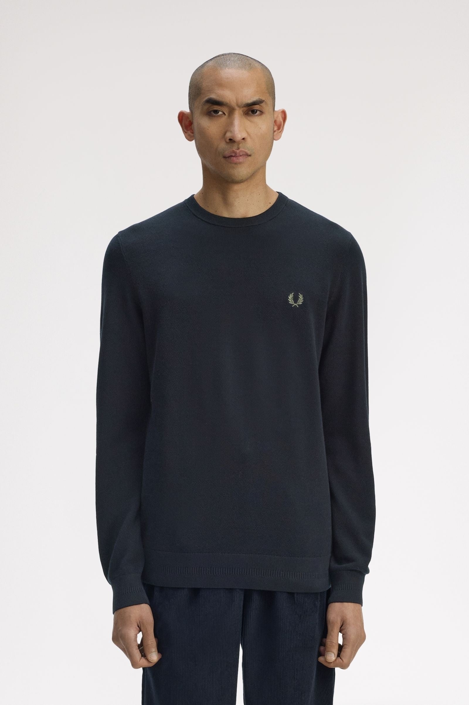 Fred Perry Fred Perry Erkek Logo İşlemeli Normal Kalıp Yuvarlak Yakalı %100 Pamuklu Uzun Kollu Lacivert Kazak K1309-608