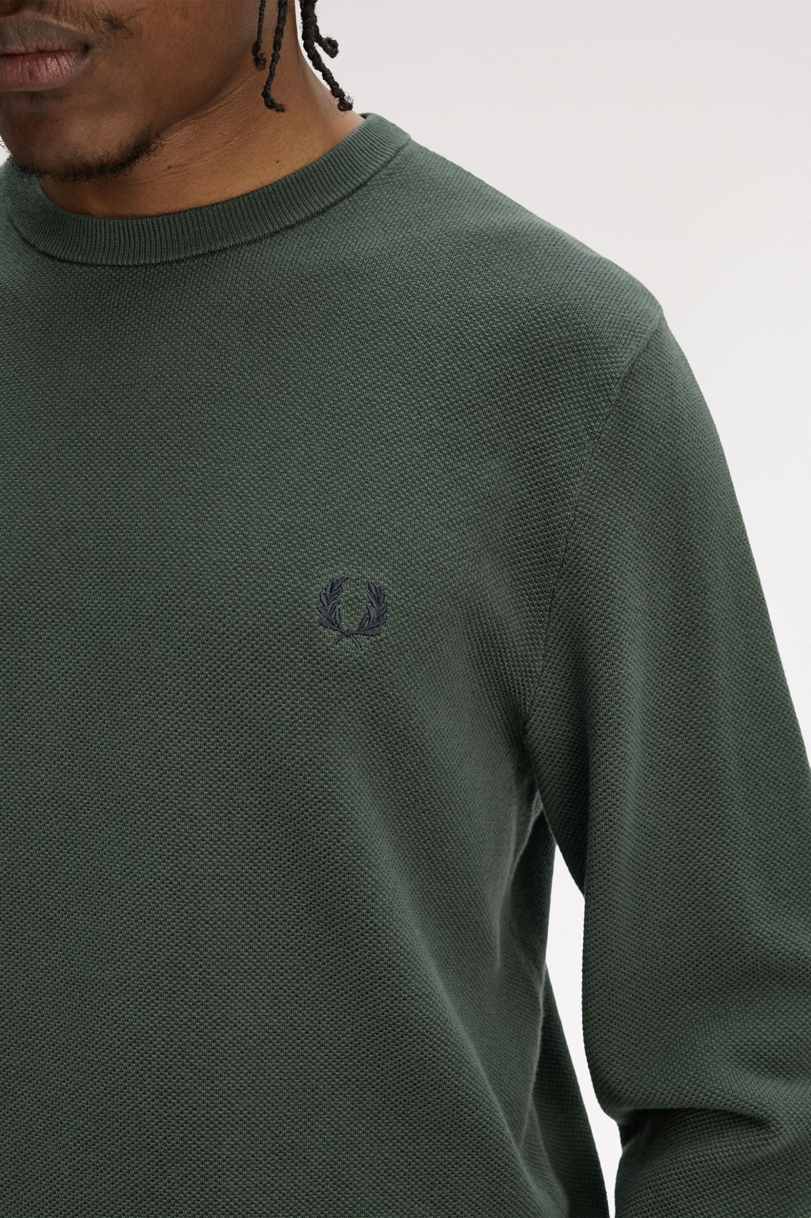 Fred Perry Fred Perry Erkek Logo İşlemeli Normal Kalıp Yuvarlak Yakalı %100 Pamuklu Uzun Kollu Yeşil Kazak K1309-X89