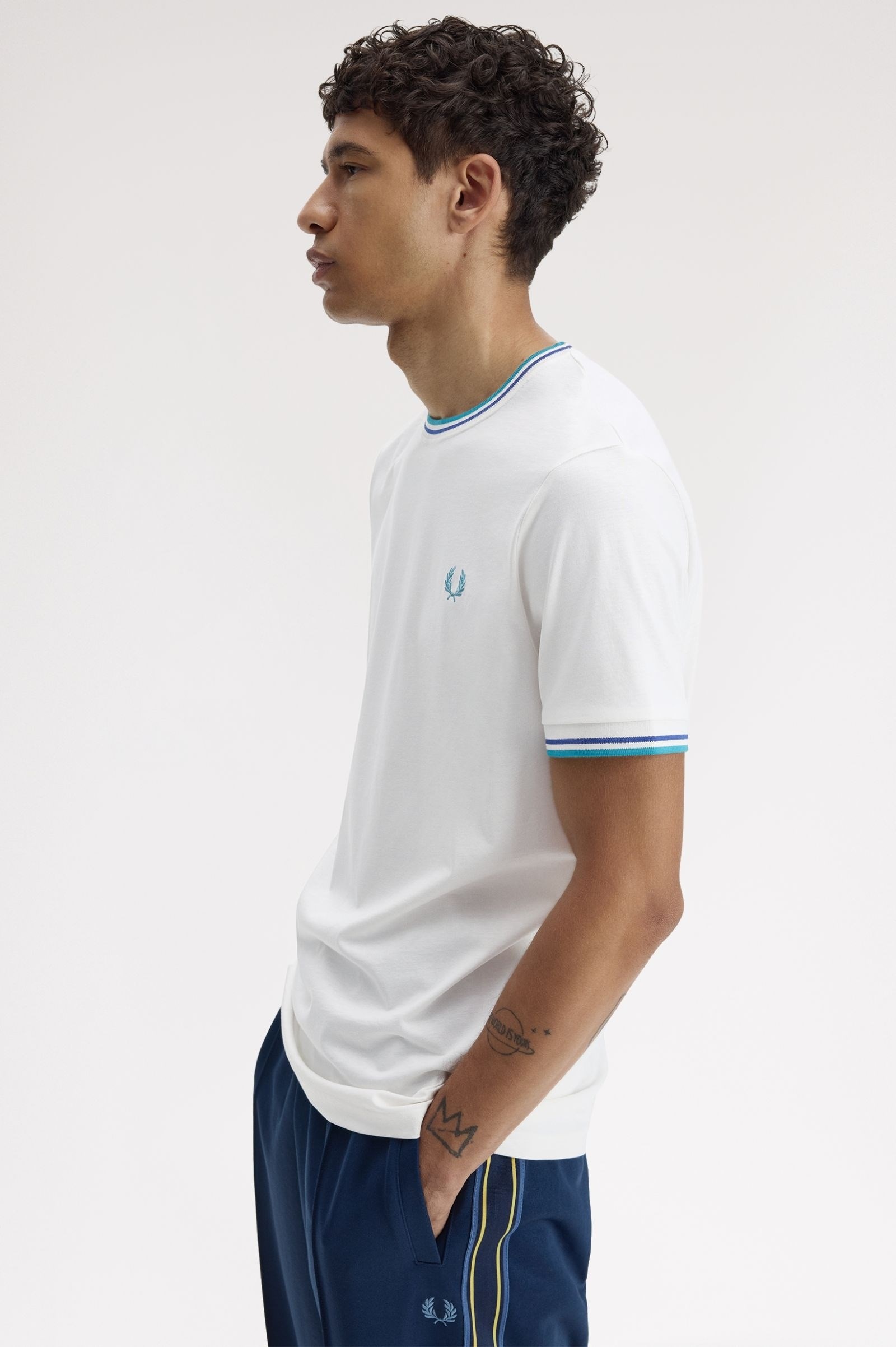 Fred Perry Fred Perry Erkek Normal Kalıp Yuvarlak Yakalı Pamuklu Kısa Kollu 94A T-Shirt M1588V-94A