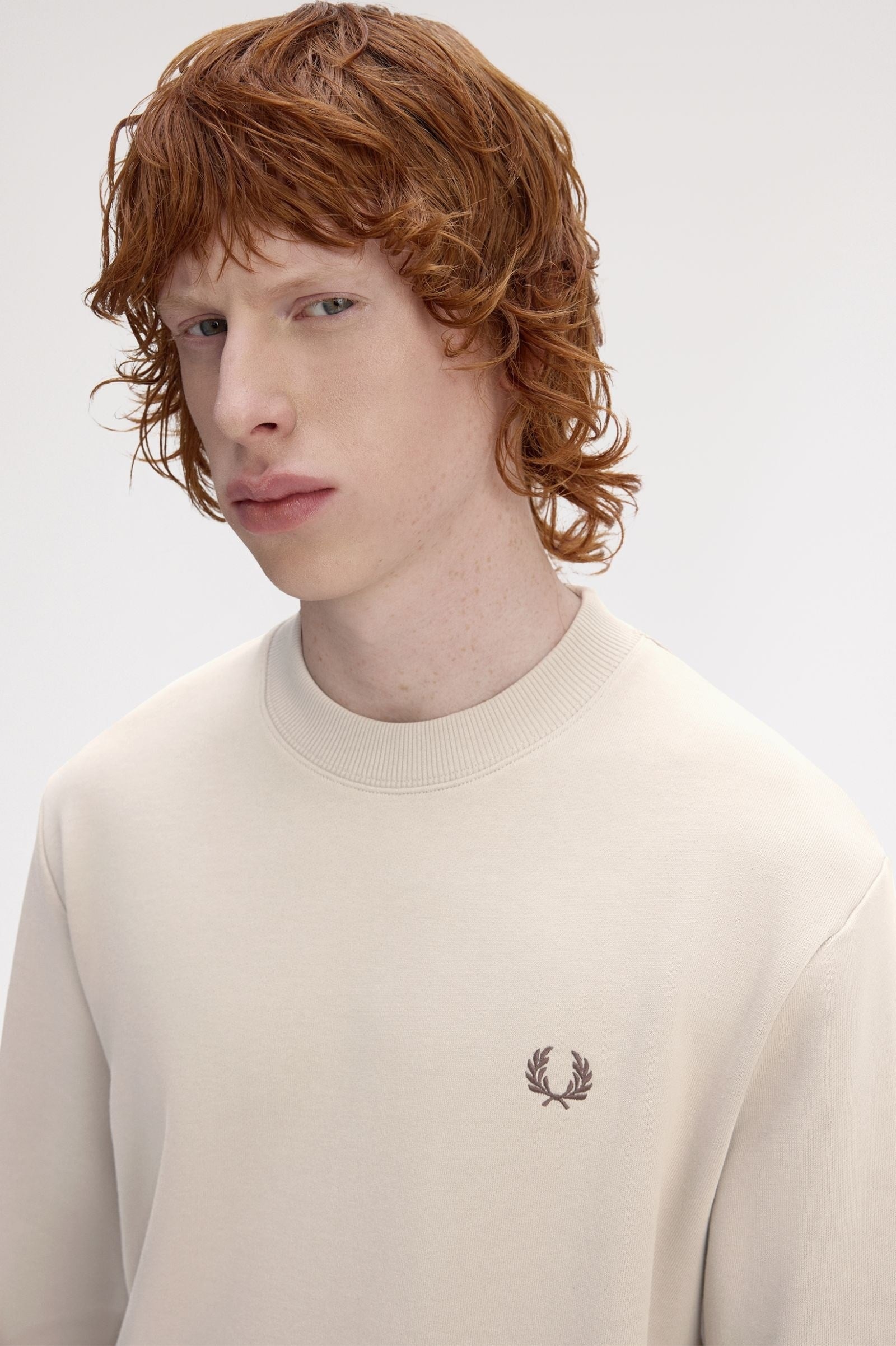 Fred Perry Fred Perry Erkek Normal Kalıp Yuvarlak Yakalı Logo İşlemeli Pamuk Karışımlı Uzun Kollu Beyaz Kazak M7535-50A