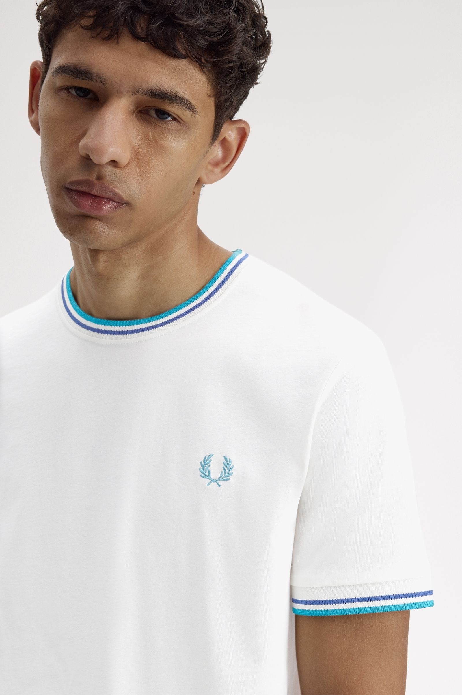 Fred Perry Fred Perry Erkek Normal Kalıp Yuvarlak Yakalı Pamuklu Kısa Kollu 94A T-Shirt M1588V-94A