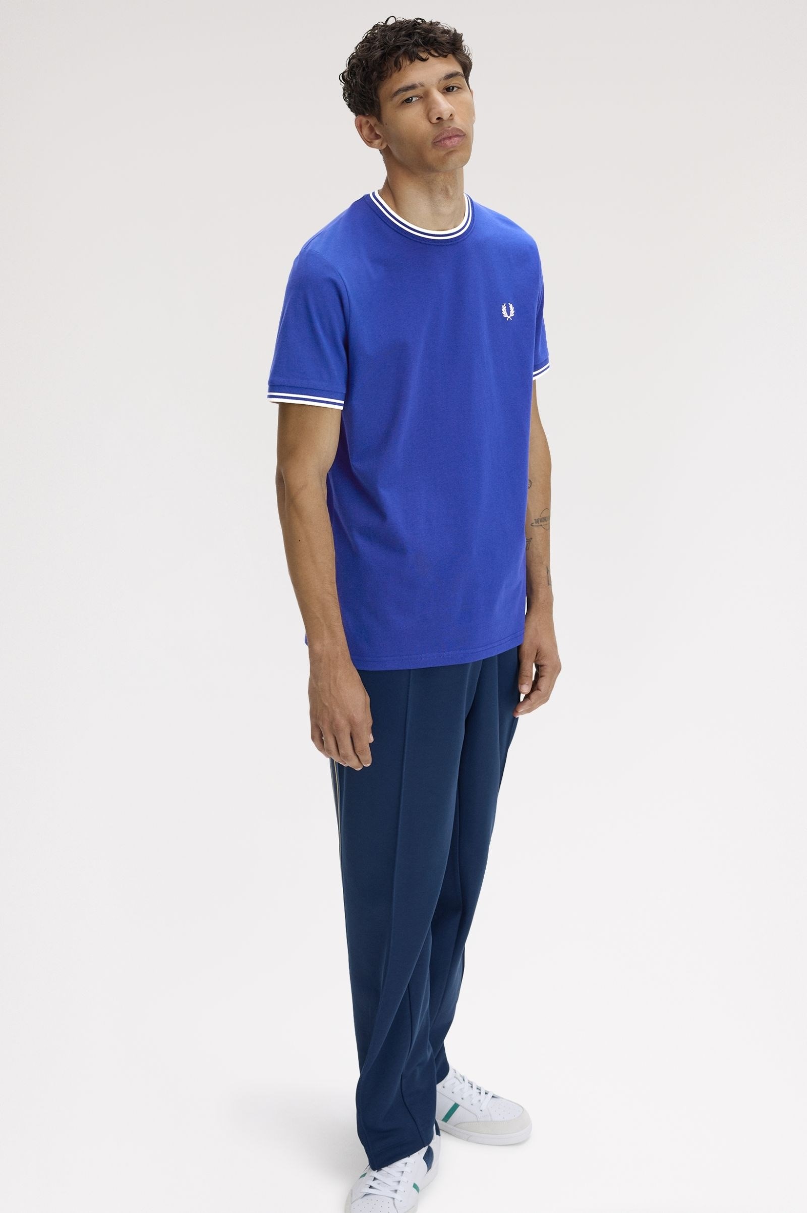 Fred Perry Fred Perry Erkek Normal Kalıp Yuvarlak Yakalı Pamuklu Kısa Kollu Mavi T-Shirt M1588V-99A