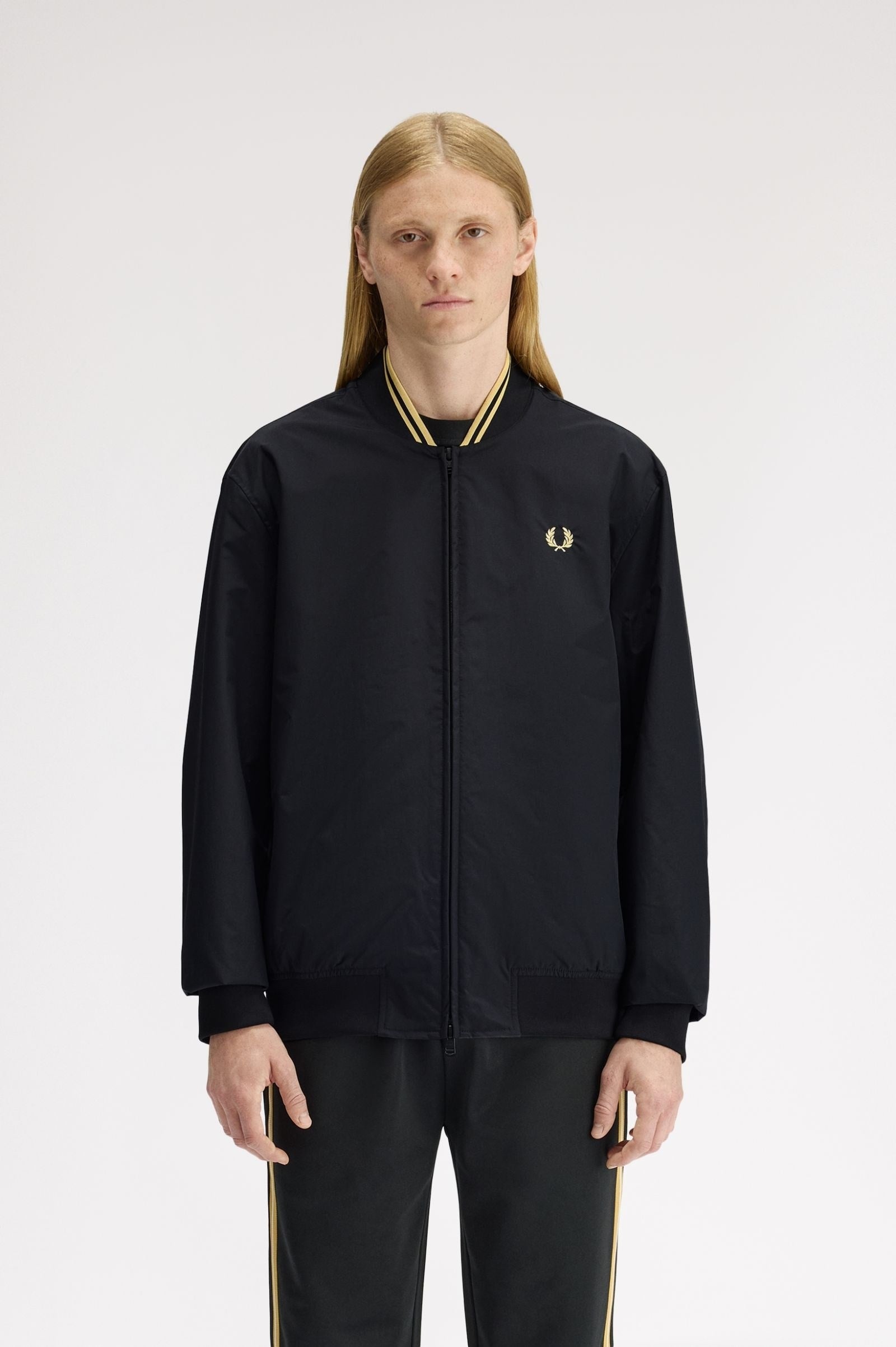 Fred Perry Fred Perry Erkek Normal Kalıp Logo İşlemeli Yakasında Çift Şerit Detaylı Bomber Siyah Ceket J2326-102