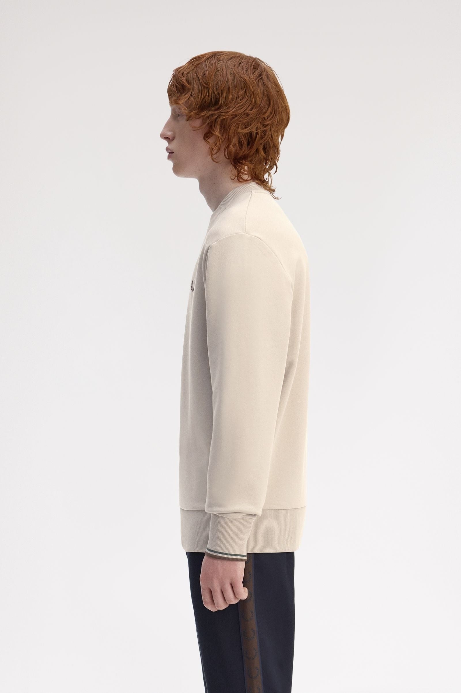Fred Perry Fred Perry Erkek Normal Kalıp Yuvarlak Yakalı Logo İşlemeli Pamuk Karışımlı Uzun Kollu Beyaz Kazak M7535-50A