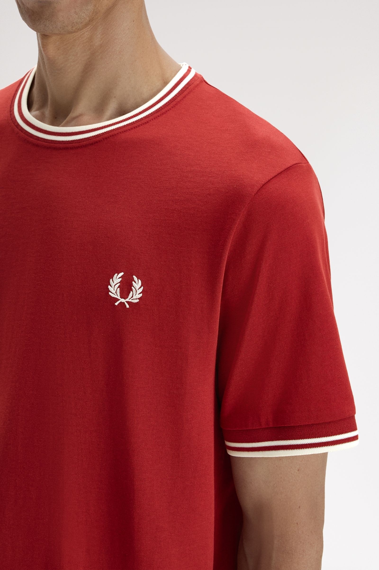 Fred Perry Fred Perry Erkek Normal Kalıp Yuvarlak Yakalı Pamuklu Kısa Kollu Kırmızı T-Shirt M1588V-07B
