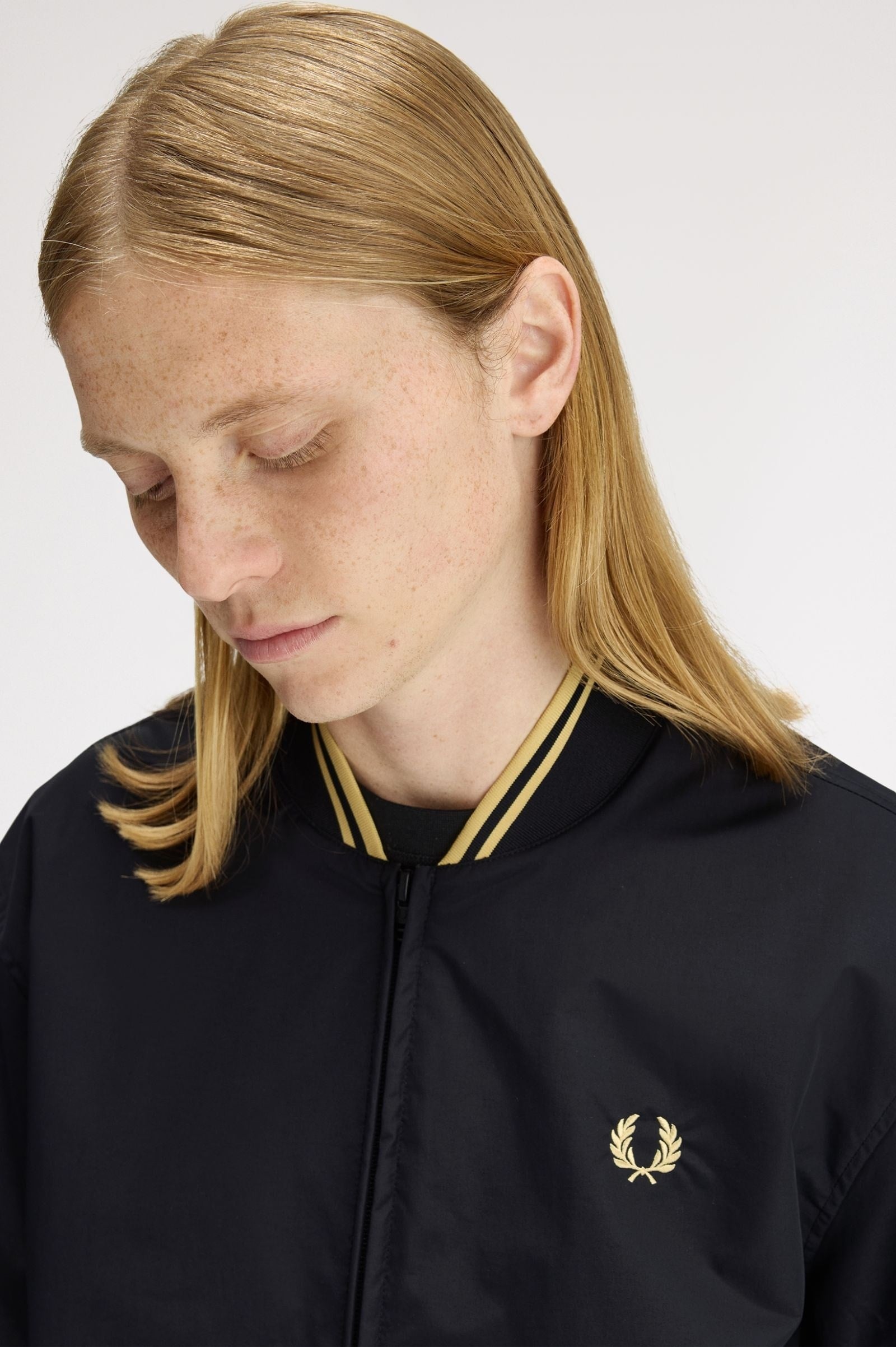 Fred Perry Fred Perry Erkek Normal Kalıp Logo İşlemeli Yakasında Çift Şerit Detaylı Bomber Siyah Ceket J2326-102