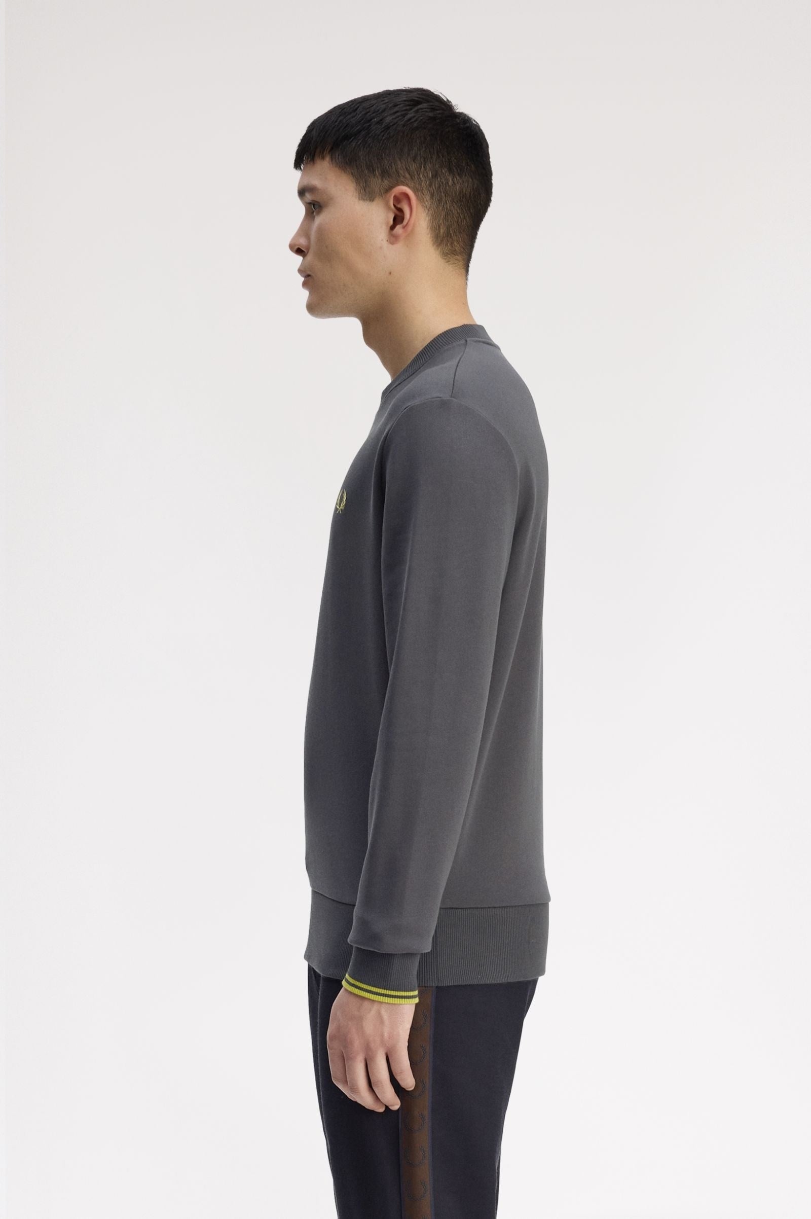 Fred Perry Fred Perry Erkek Normal Kalıp Yuvarlak Yakalı Logo İşlemeli Pamuk Karışımlı Uzun Kollu Gri Kazak M7535-58A