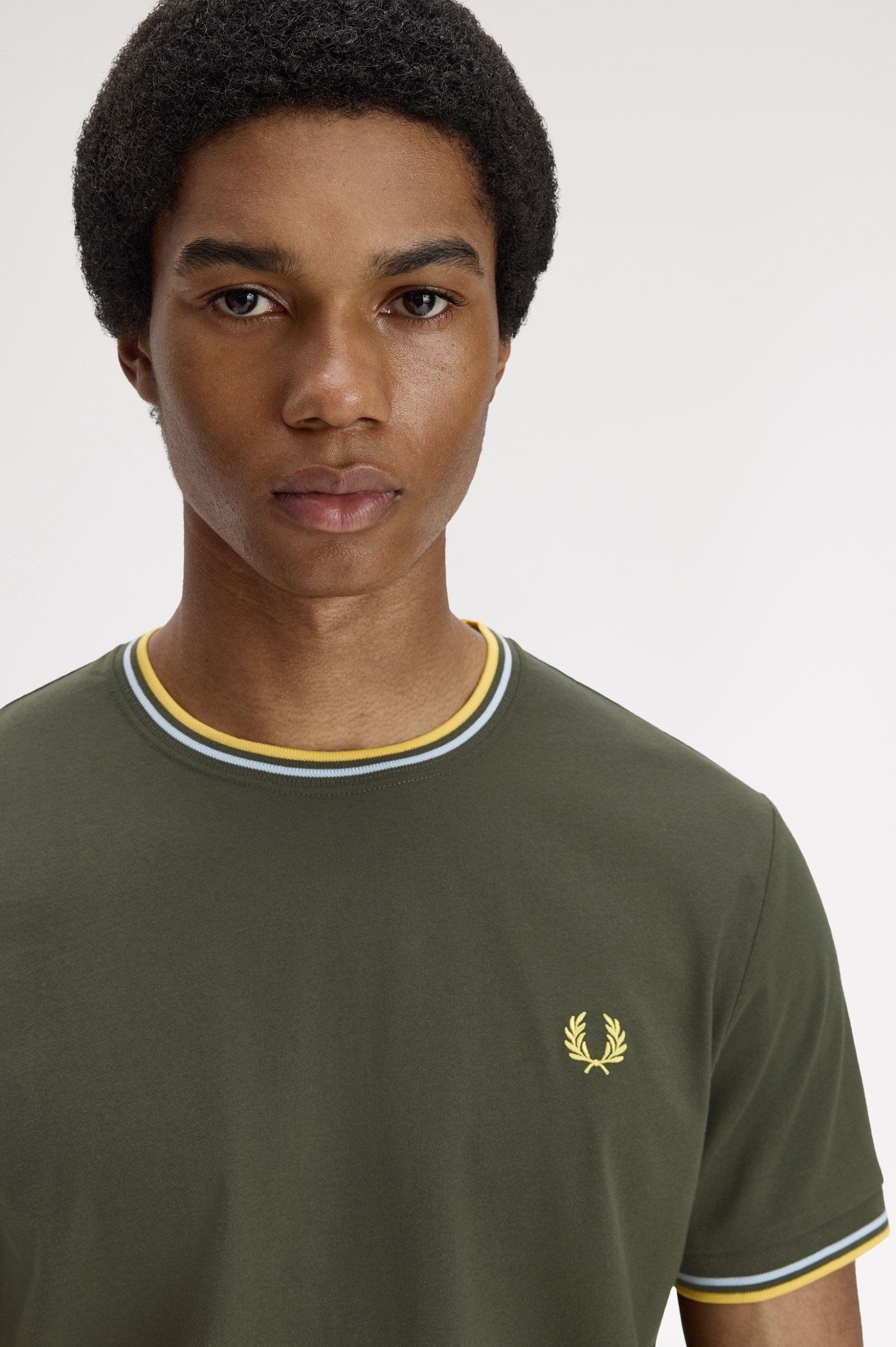 Fred Perry Fred Perry Erkek Normal Kalıp Yuvarlak Yakalı Pamuklu Kısa Kollu Haki T-Shirt M1588V-05B